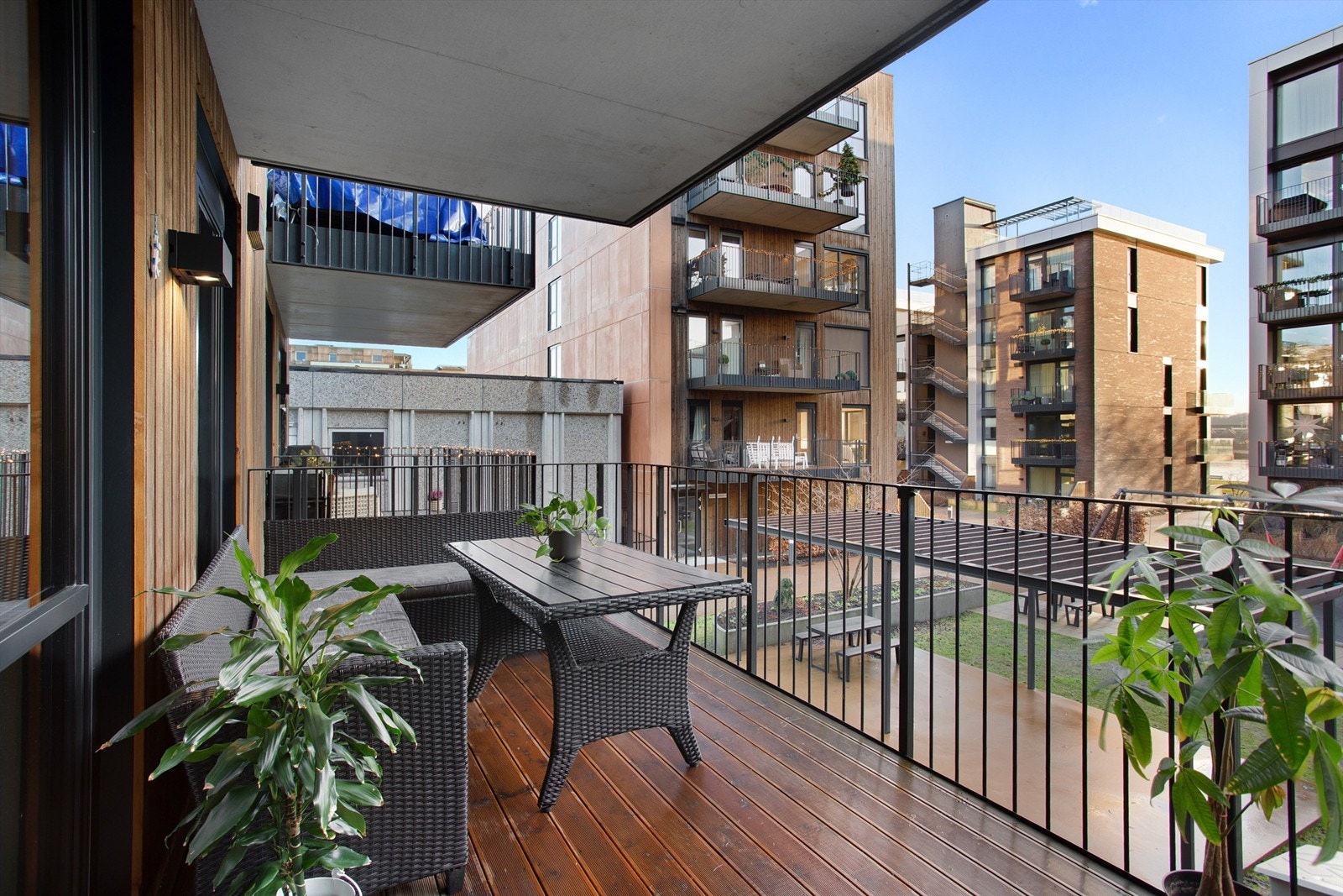 Balkong på ca. 11 kvm med plass til utemøbler Galleribilde