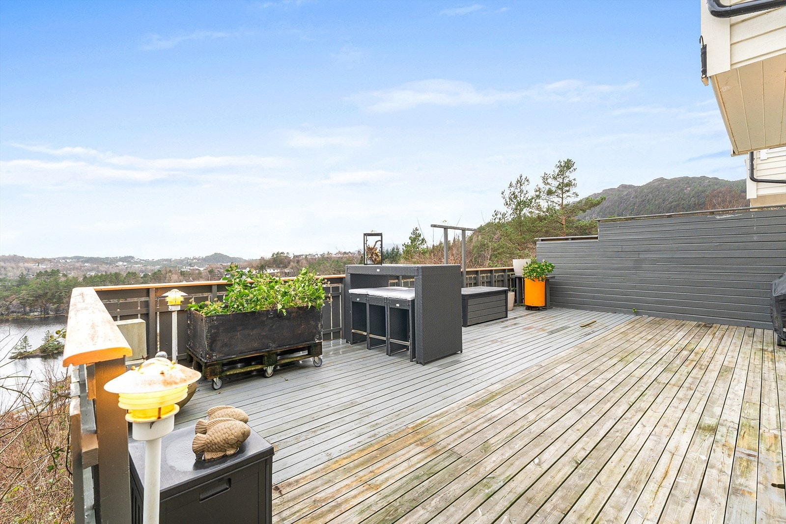 Stor sørvendt terasse Galleribilde