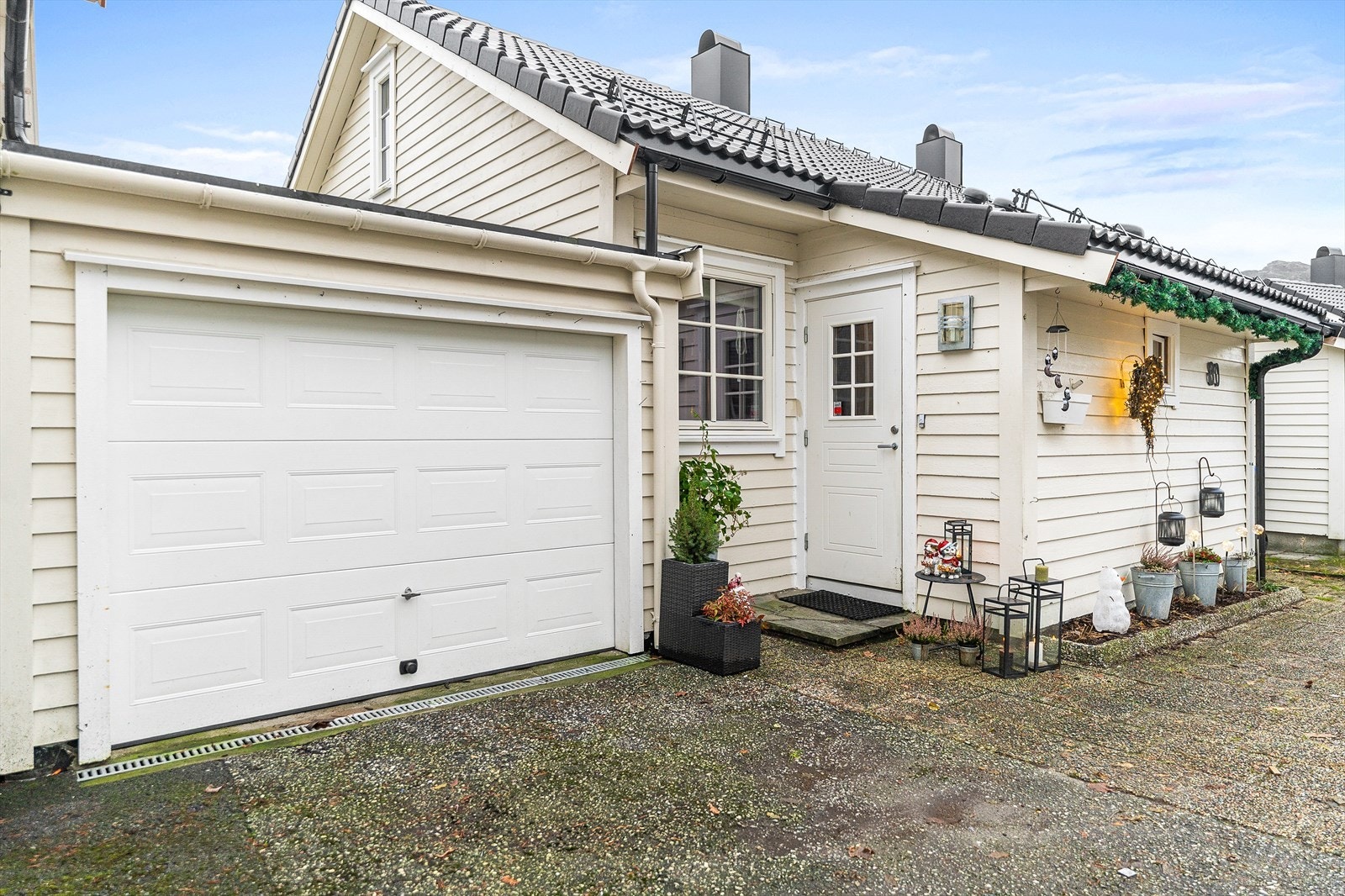 Garasje i flukt med boligen Galleribilde