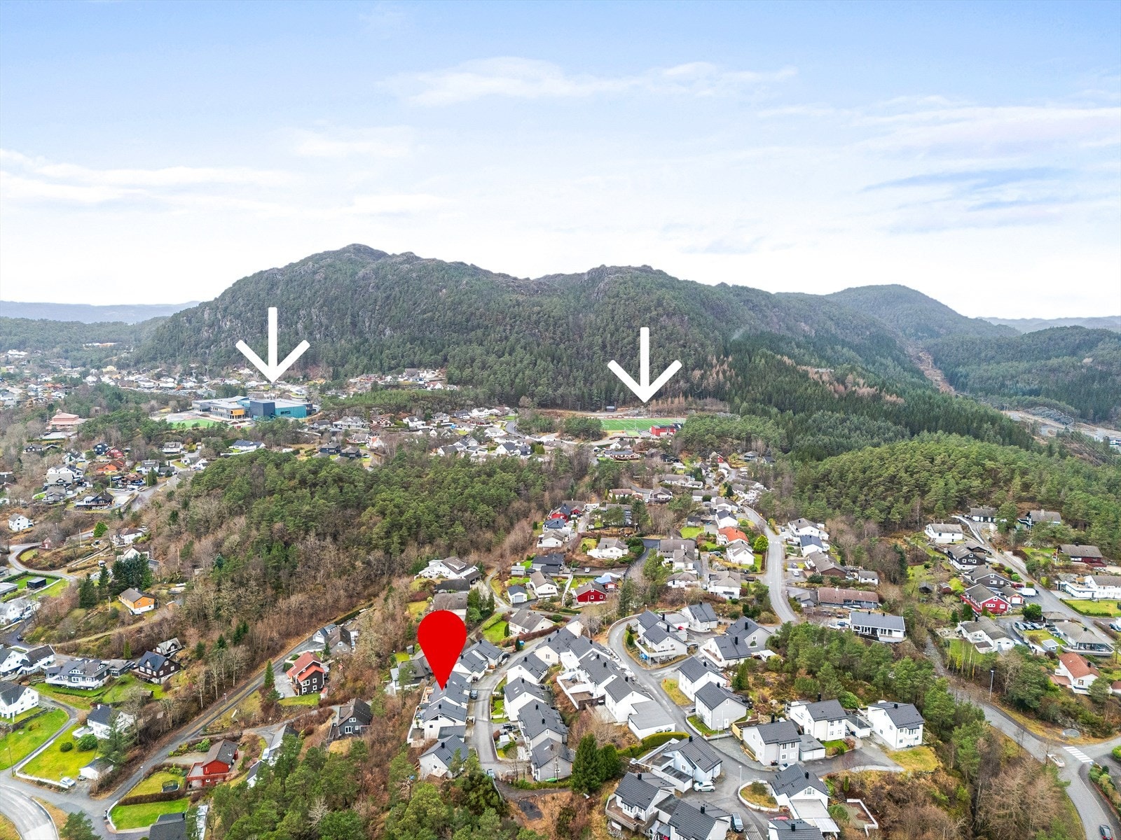 Nærhet til Nysæter ungdomskole og kunstgressbanen Galleribilde