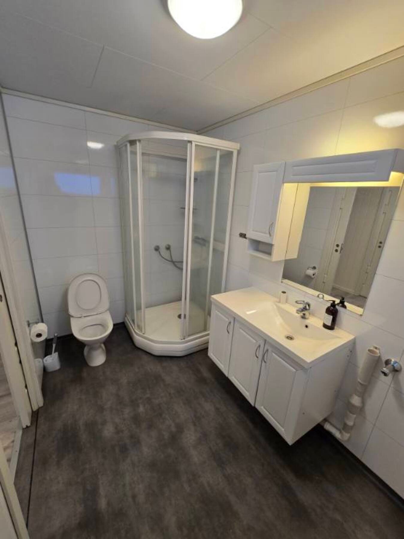 Utleie. Bad - ca 5,5 kvm. Oppusset i 2018. Galleribilde