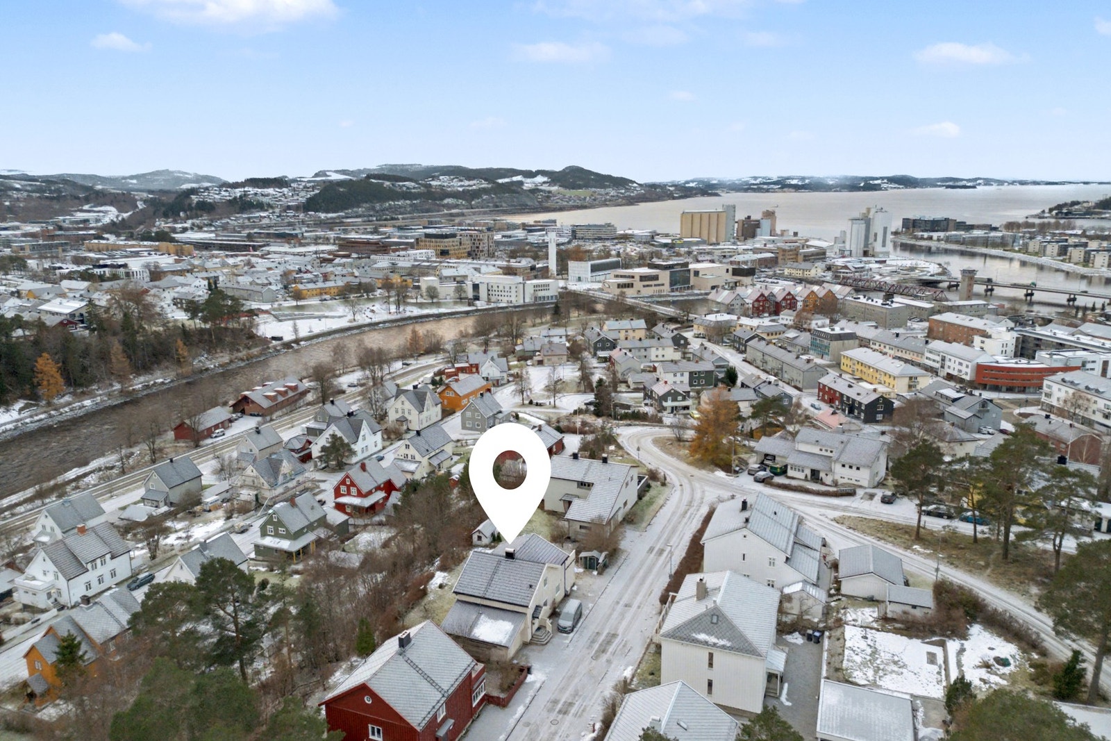 Sentral beliggenhet med gangavstand til sentrumsfasiliteter, skoler, barnehage, universitet, m.m. Galleribilde