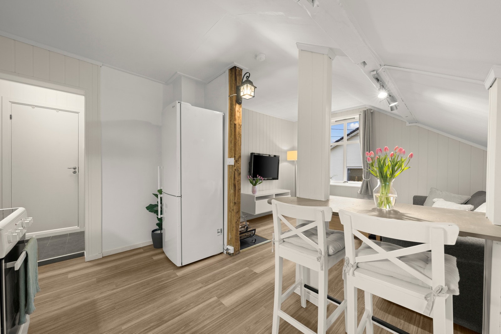 Pen leilighet med flott kjøkken og flislagt bad Galleribilde