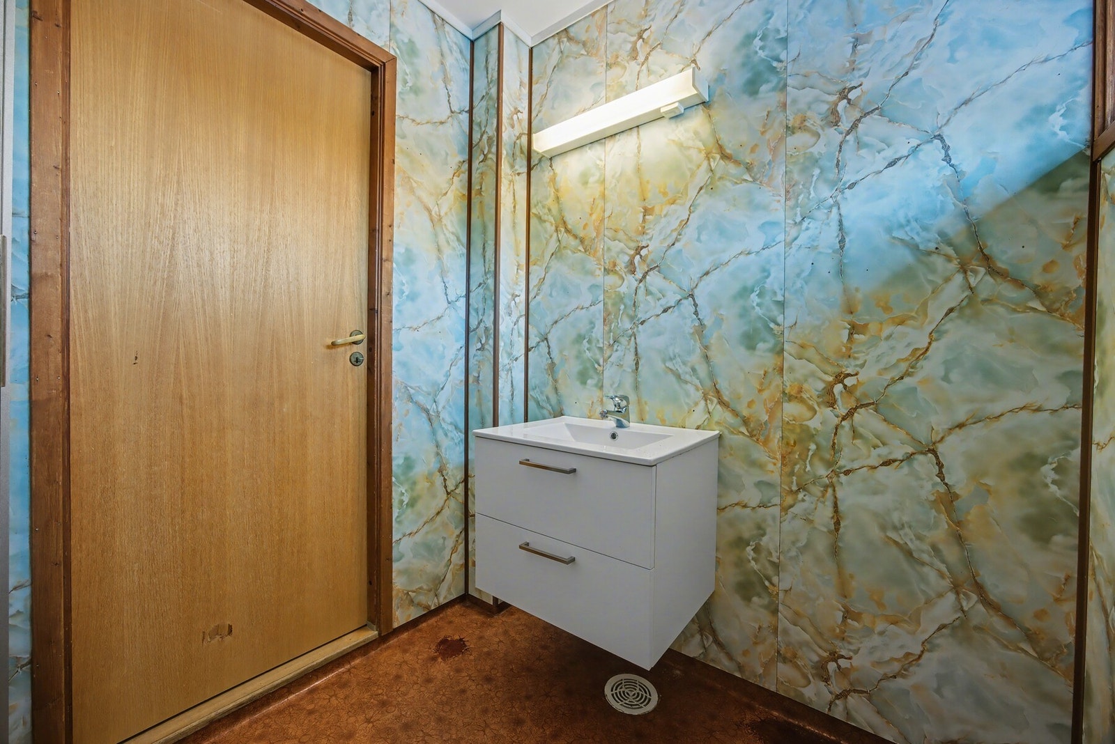 Bad - 4 kvm. Utstyrt med servantskap og dusjkabinett. Galleribilde