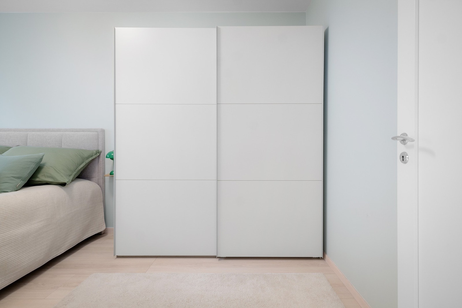 Garderobeskap som følger kjøpet. Galleribilde