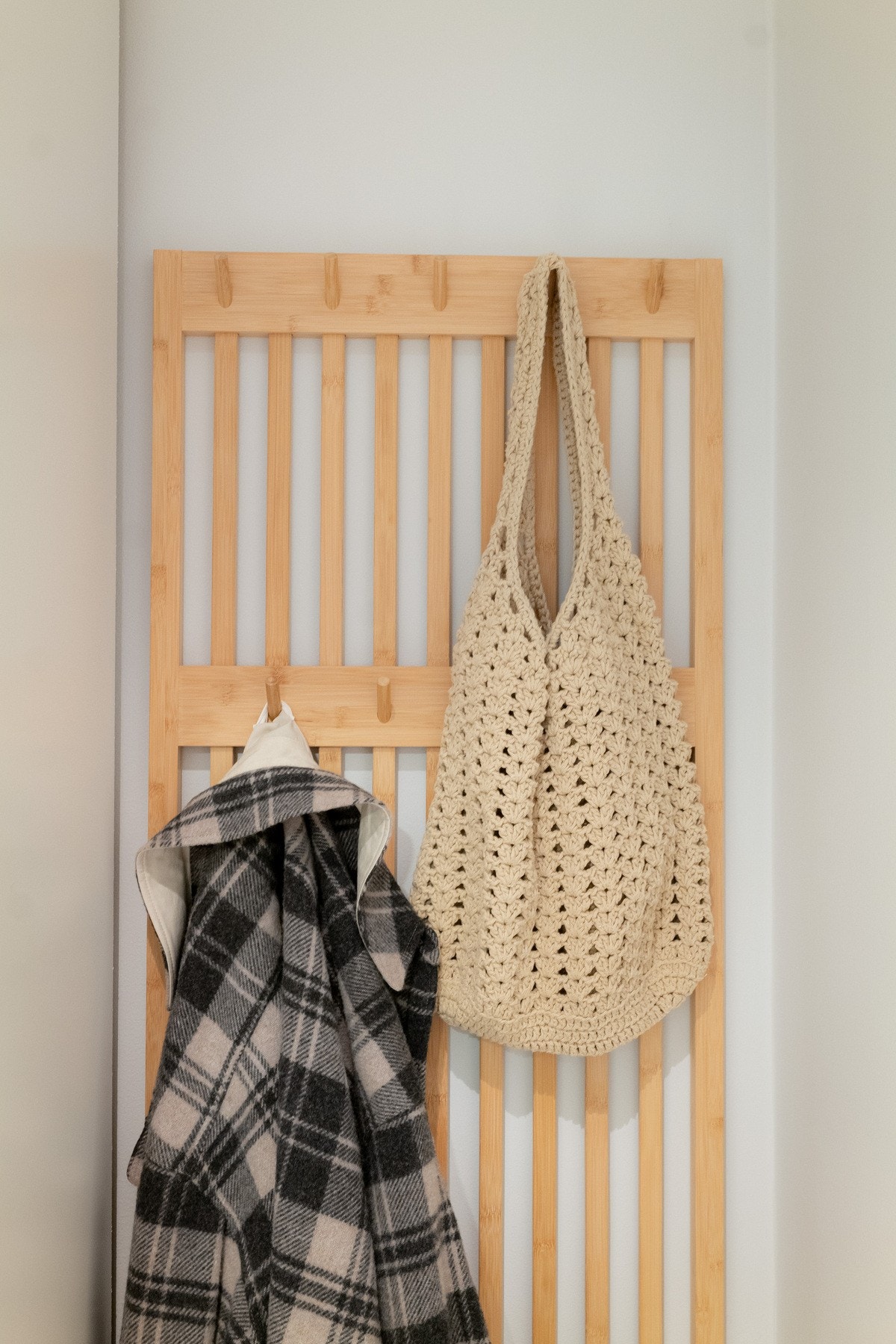 Til leiligheten medfølger en bod i kjeller på ca. 3 m², som gir praktisk lagringsplass for sesongutstyr og øvrig oppbevaring. Galleribilde