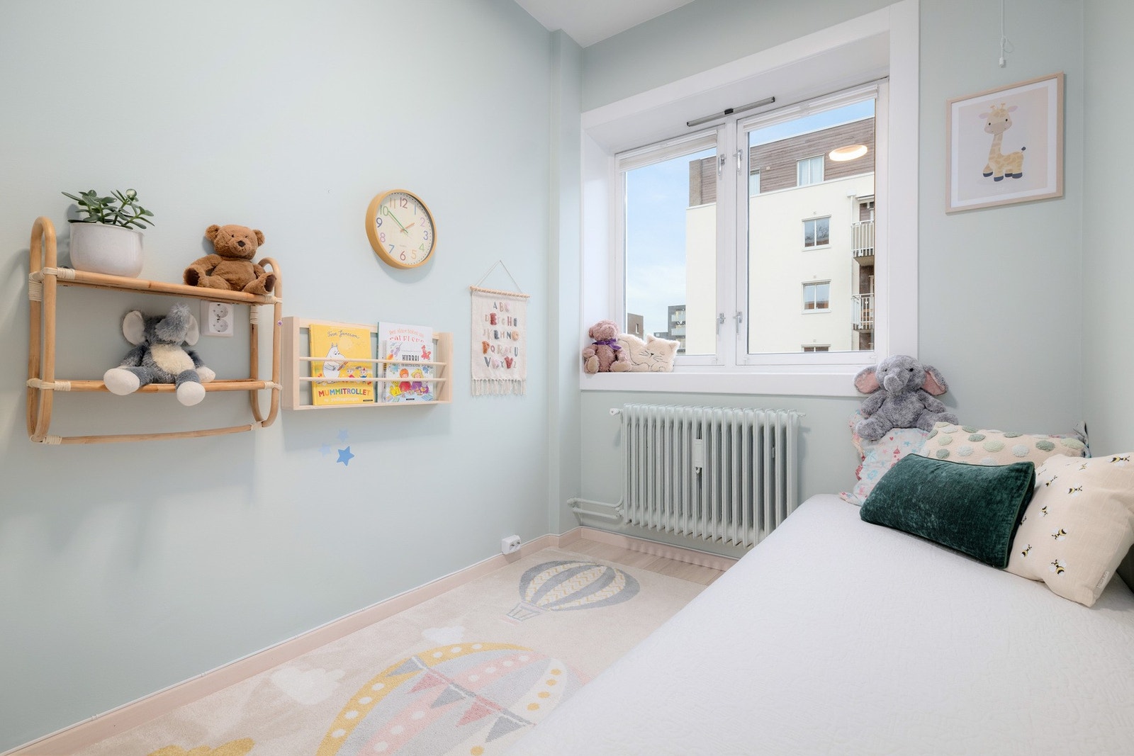 Leilighetens andre soverom er også romslig. Galleribilde