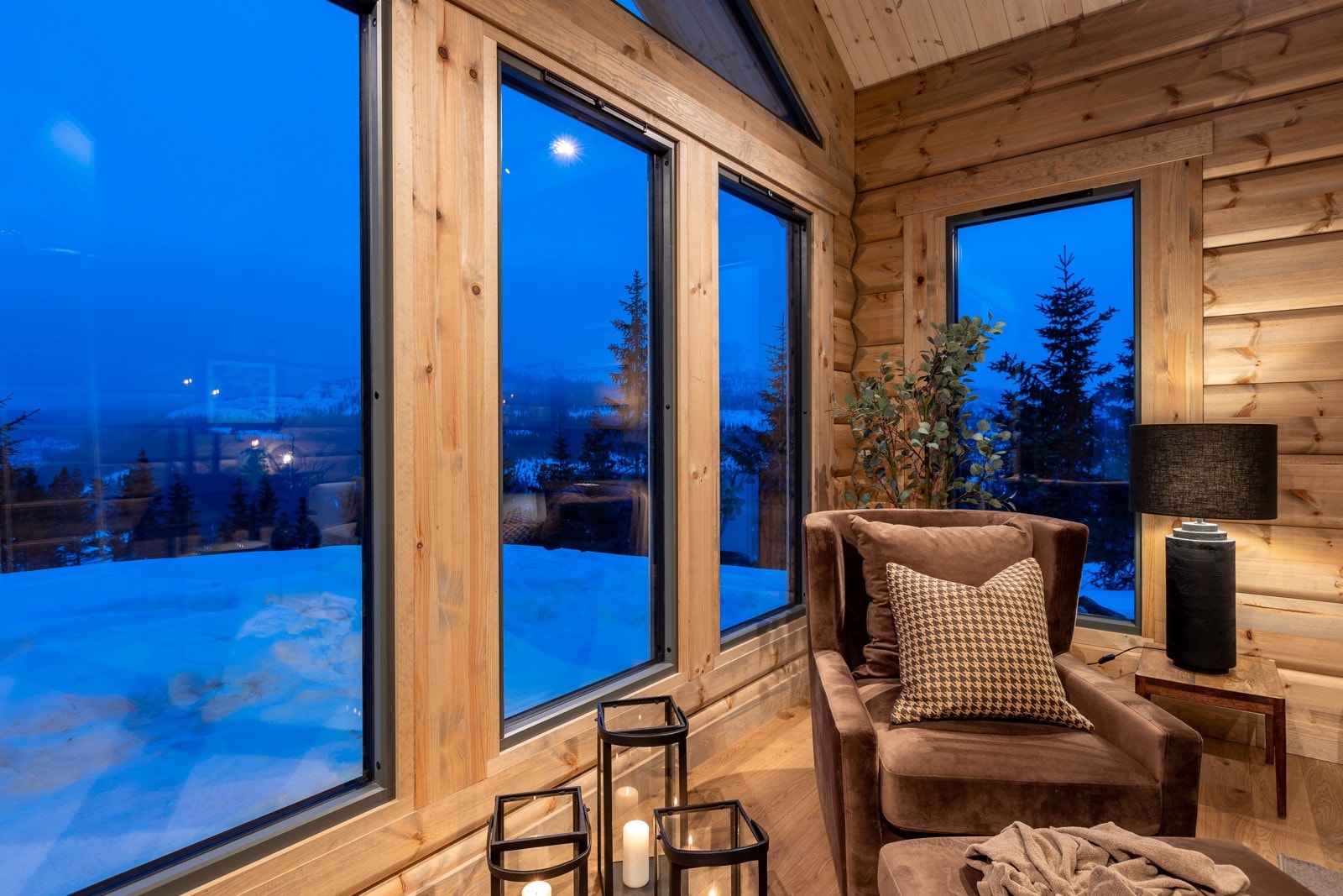 Store vinduer sørger for godt lys Galleribilde