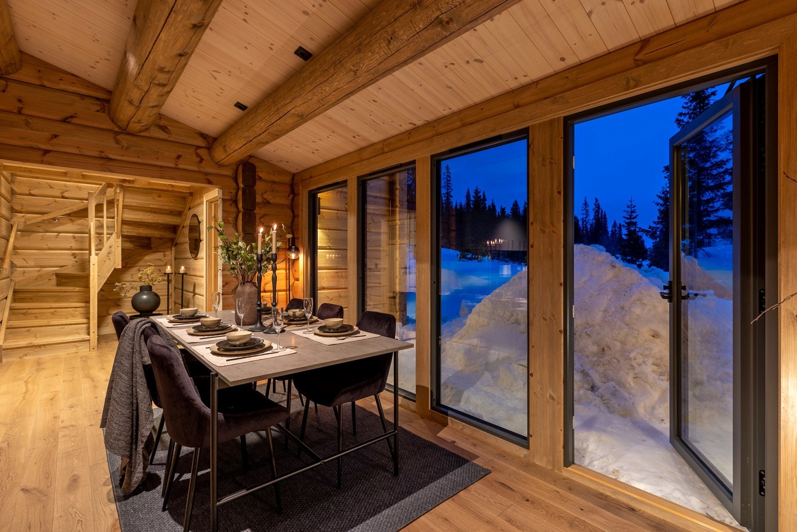 Utgang til verandaen fra spisestuen. Galleribilde