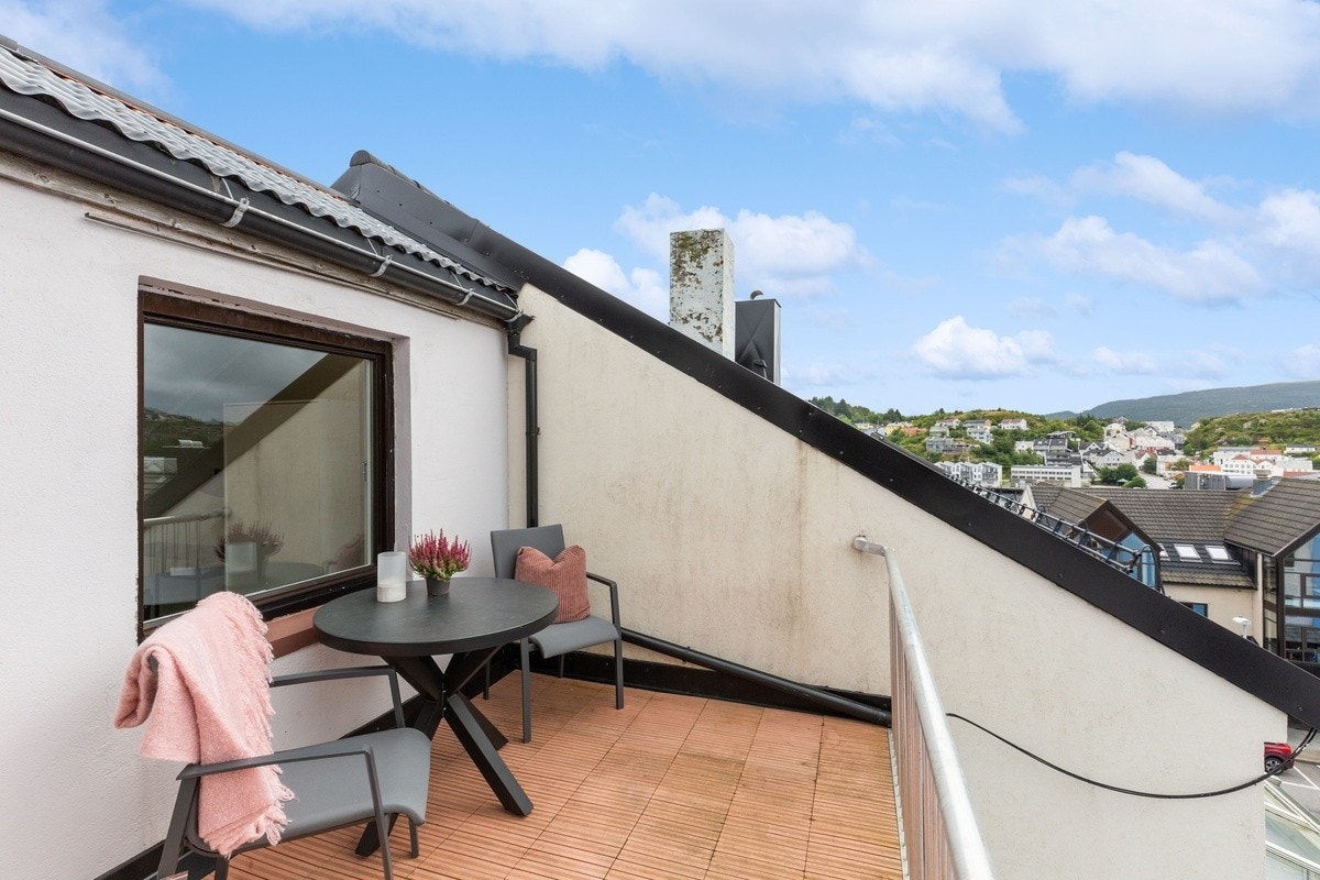 Her er det plass til utemøbler Galleribilde