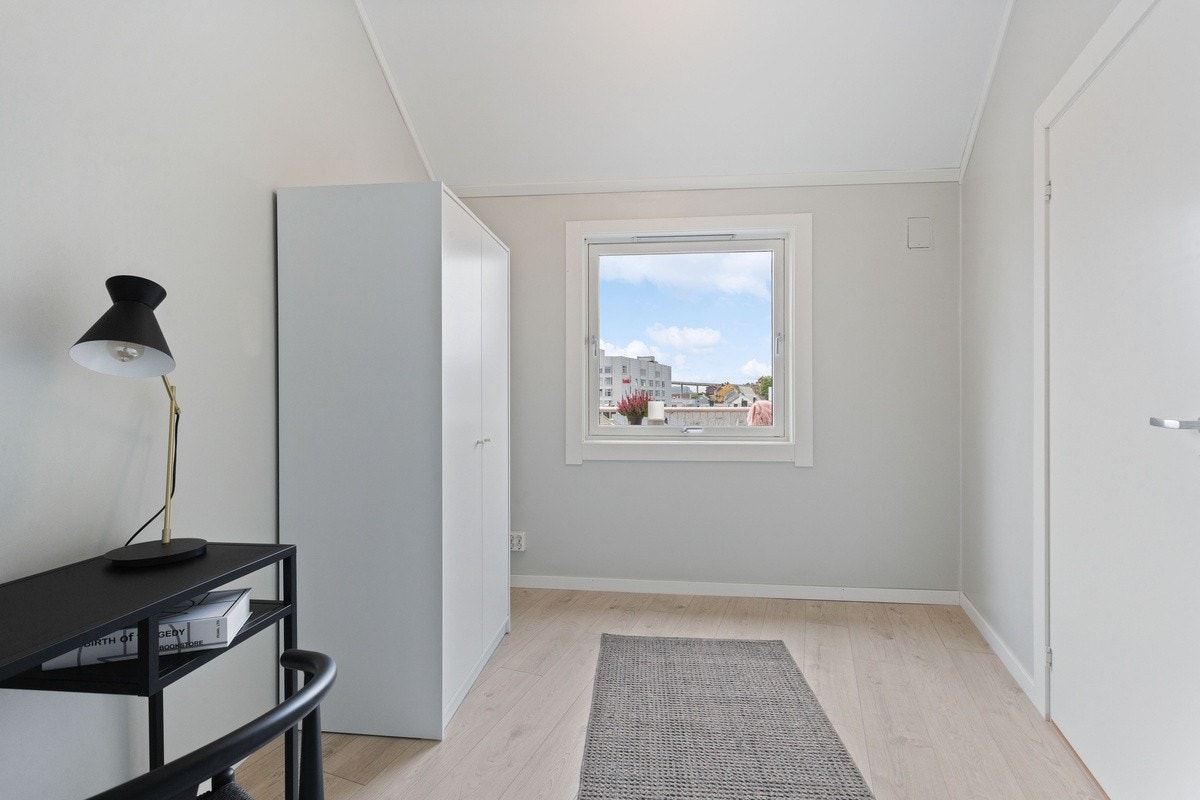 Rommet deler utsikten med balkongen Galleribilde