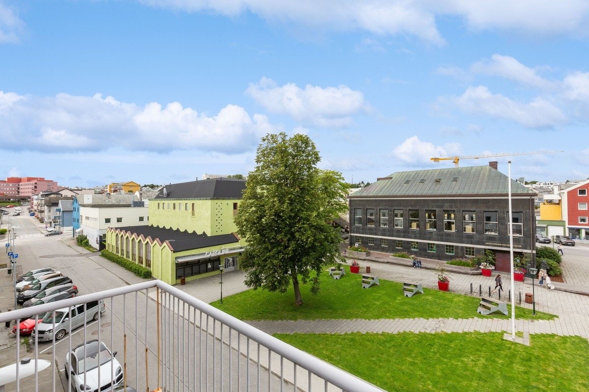 Leilighetens balkong - med kveldssol Galleribilde