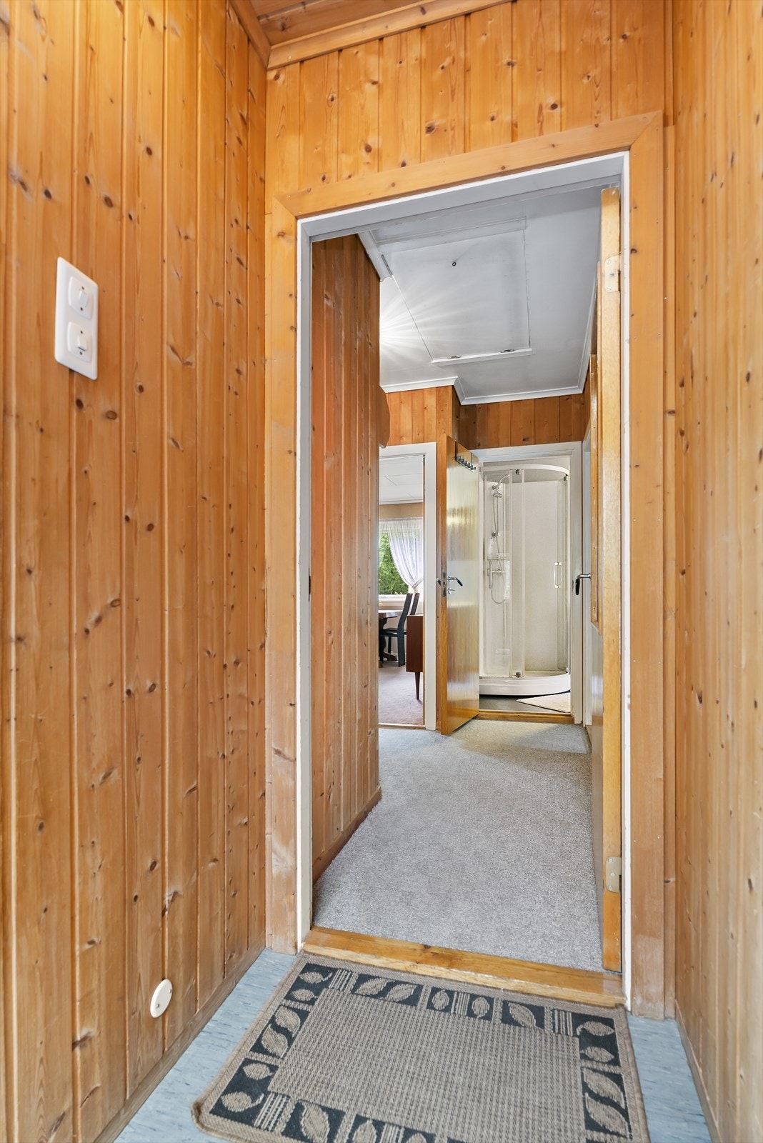 Fra gangen kommer vi inn til stue, bad og soverom. Galleribilde