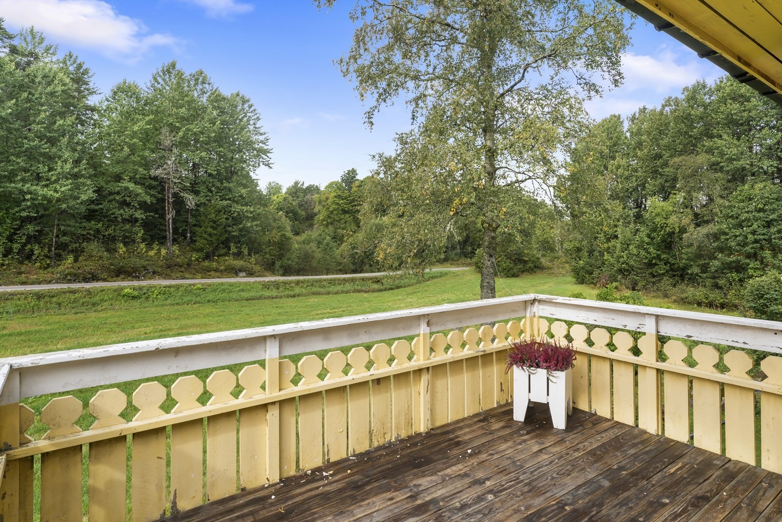 En bolig med landlige omgivelser. Galleribilde