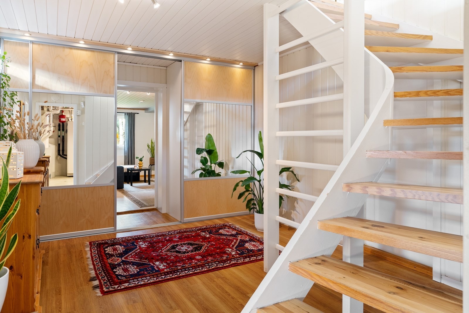 Gjennom skap og dør er det intern adkomst til areal som kan leies ut Galleribilde