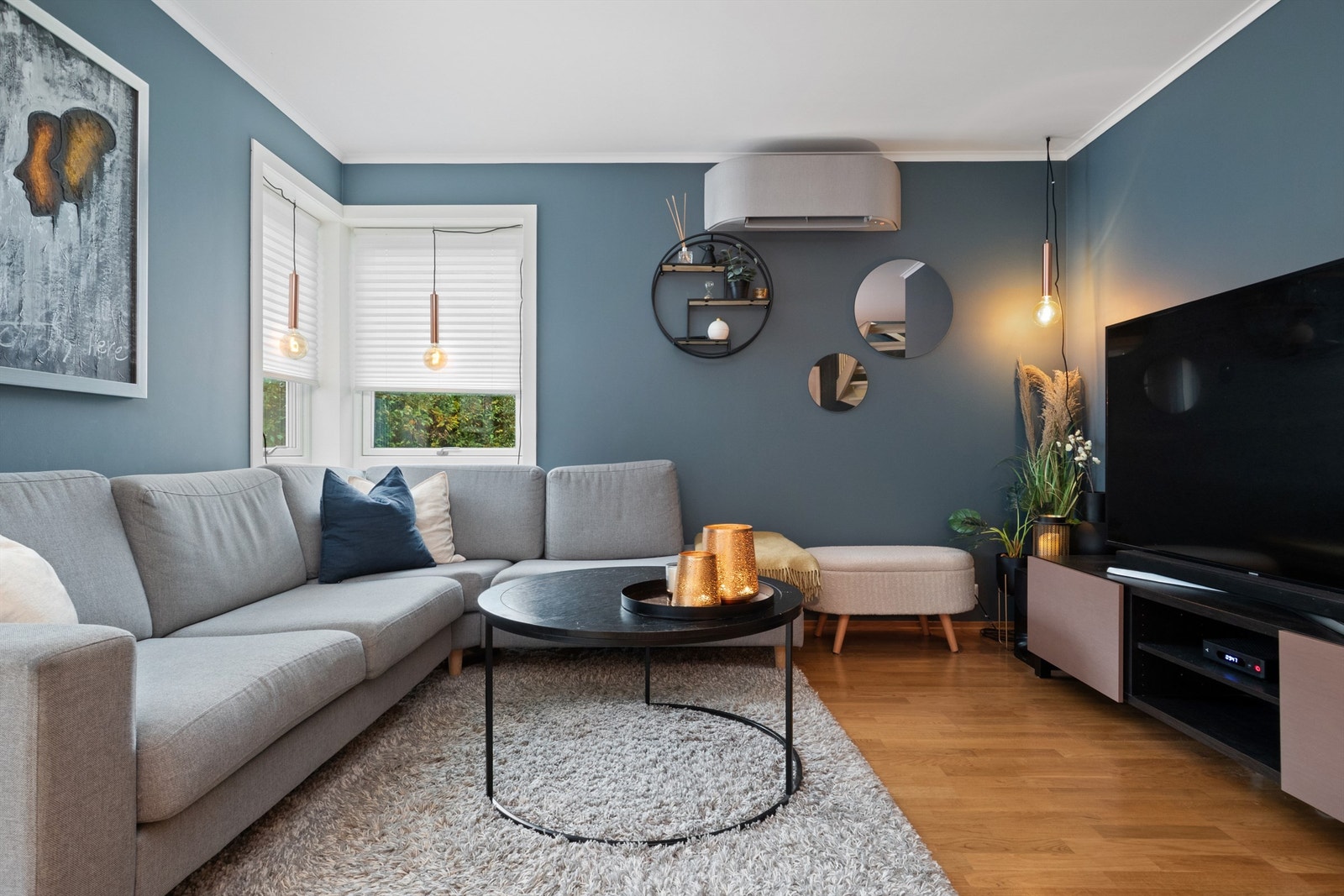 Lun og deilig tv-krok med herlig atmosfære. Galleribilde