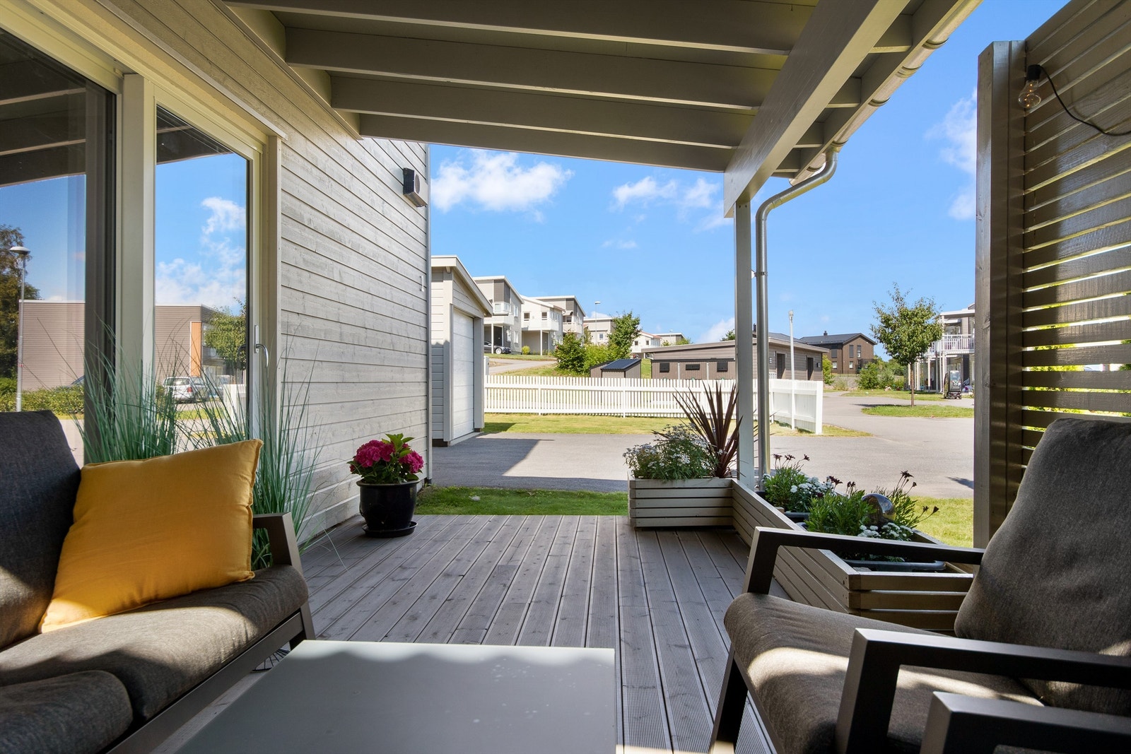 Overbygget uteplass - perfekt for rolige morgenstunder. Galleribilde