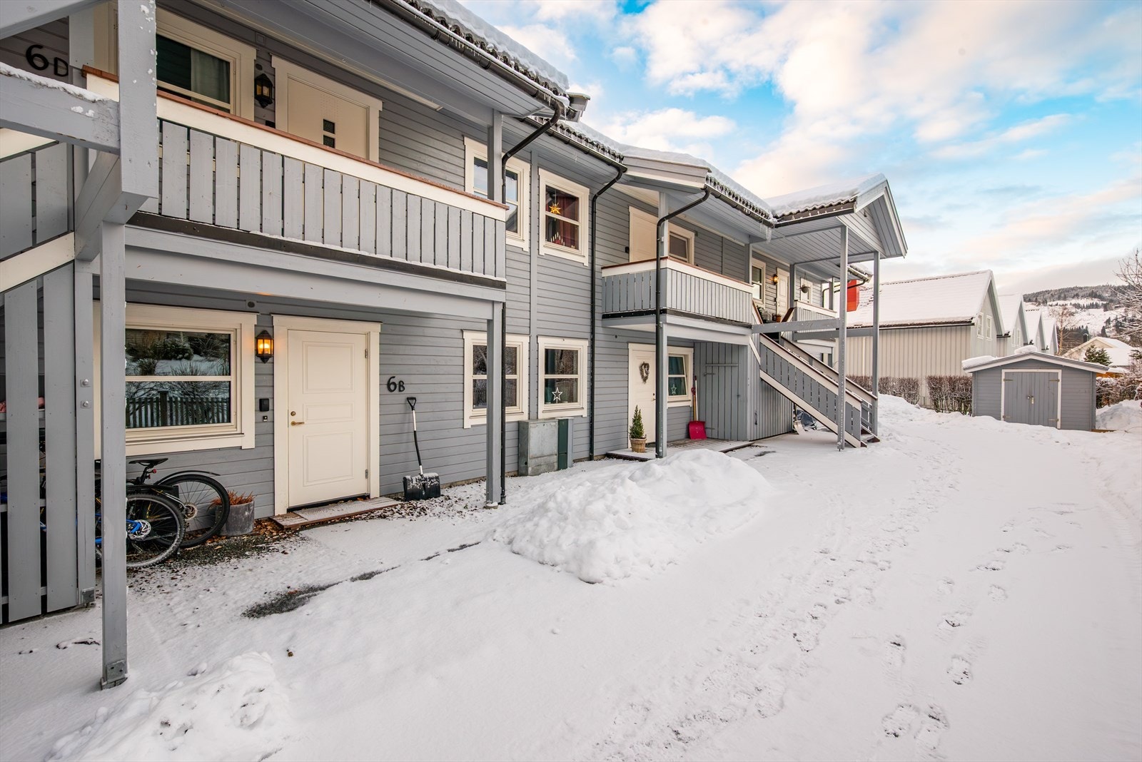 Overbygd inngangsparti. Galleribilde