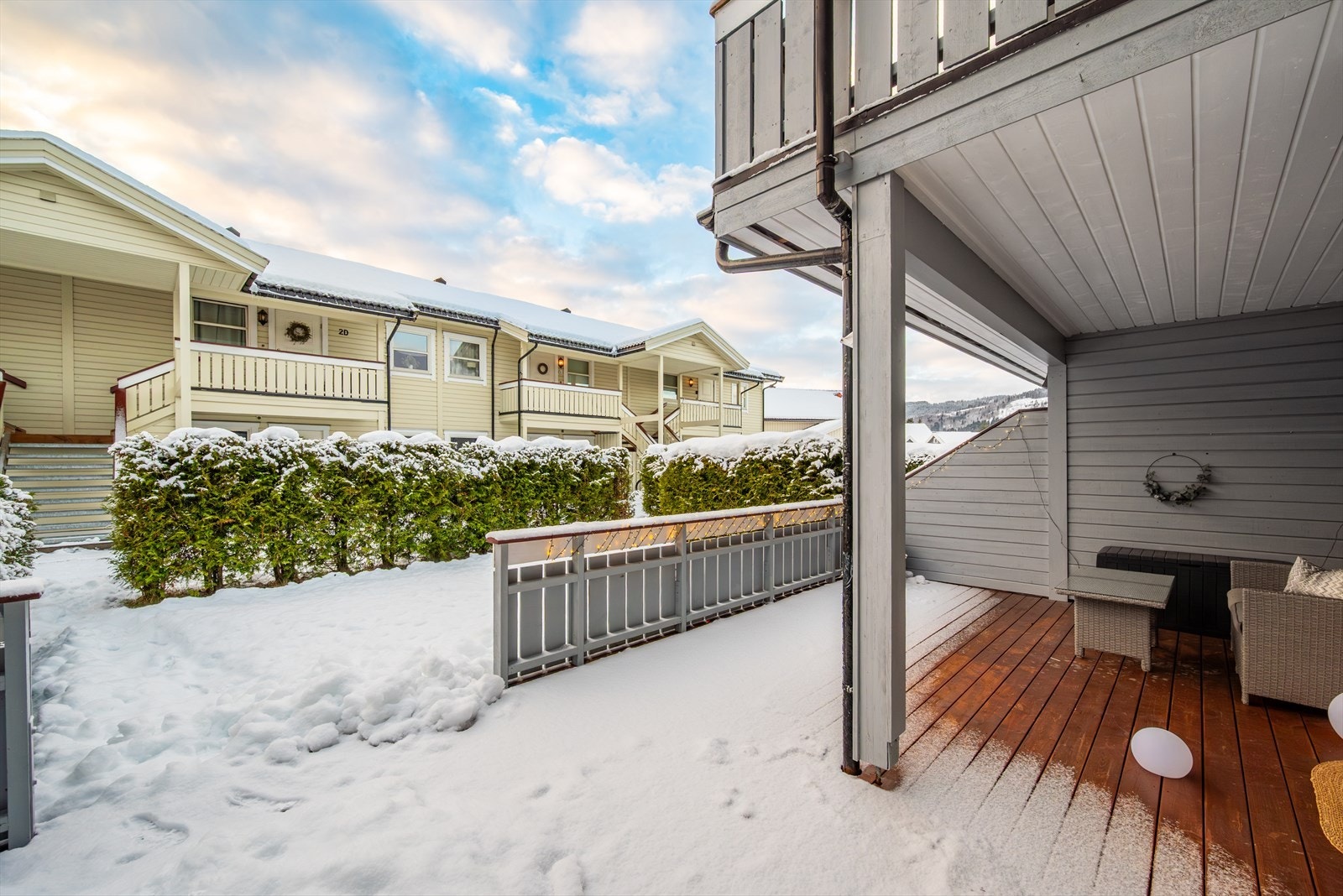 Fra stua er det utgang til terrasse som er sørvendt. Galleribilde