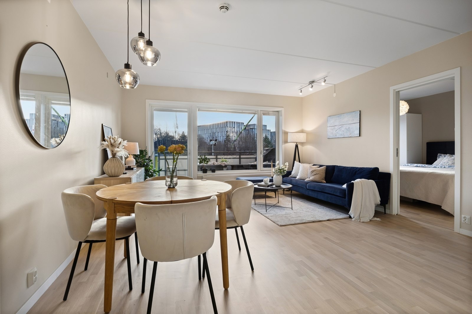 Innbydende 2-romsleilighet med åpen løsning, gode lysforhold og beliggenhet luftig til i 2. etasje. Galleribilde