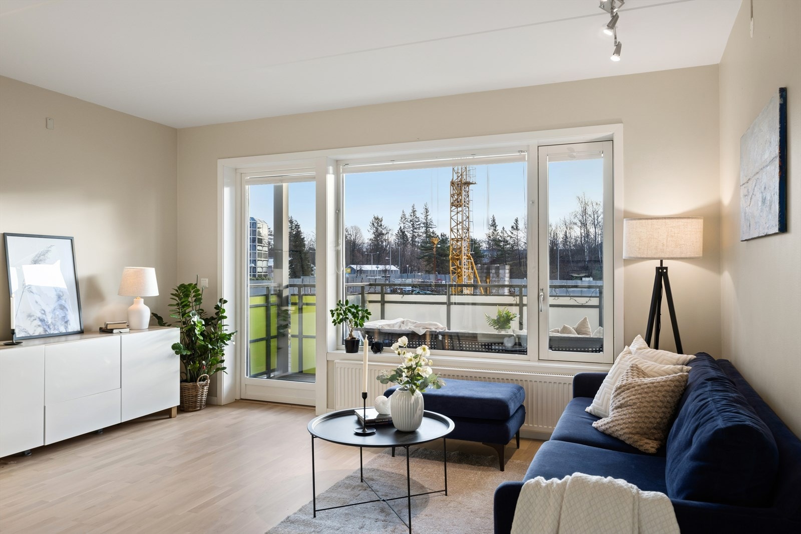 Leiligheten holder en gjennomgående moderne standard i bygg fra 2013. Galleribilde