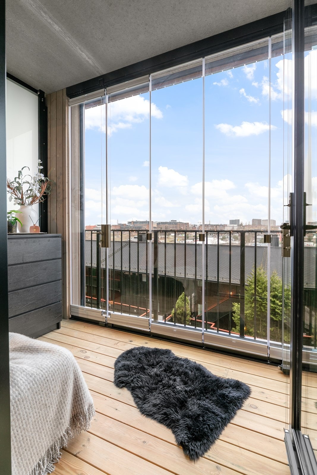 Fra stuen er det utgang til den herlige balkongen som er på hele 5m². Galleribilde