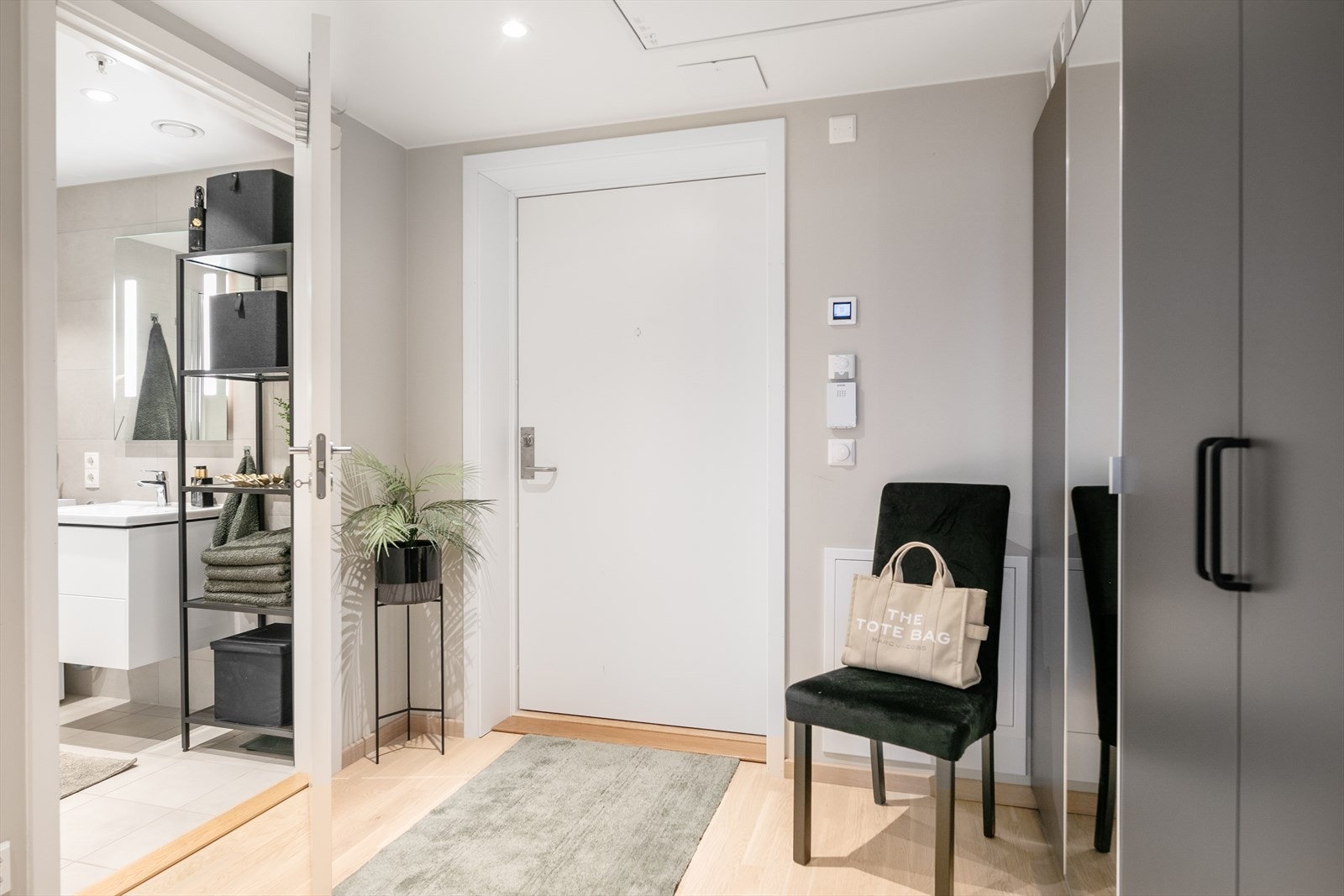 Gangen er det naturlige bindeleddet i boligen. Galleribilde