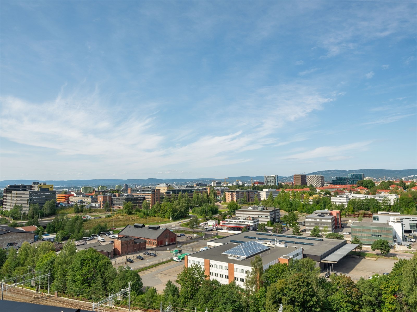 Nærområdet til Fyrstikkbakken 14 er en herlig kombinasjon av både natur og urbane rekreasjonsmuligheter. Galleribilde