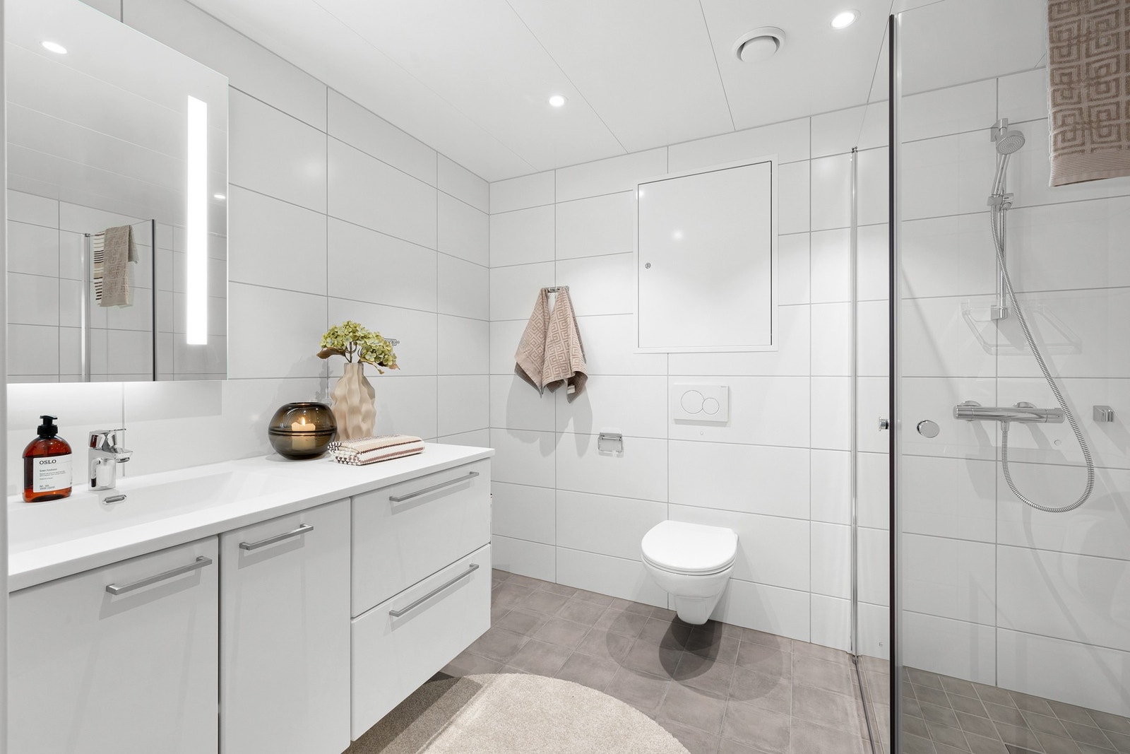 Lyst å romslig baderom på 6,5 kvm Galleribilde