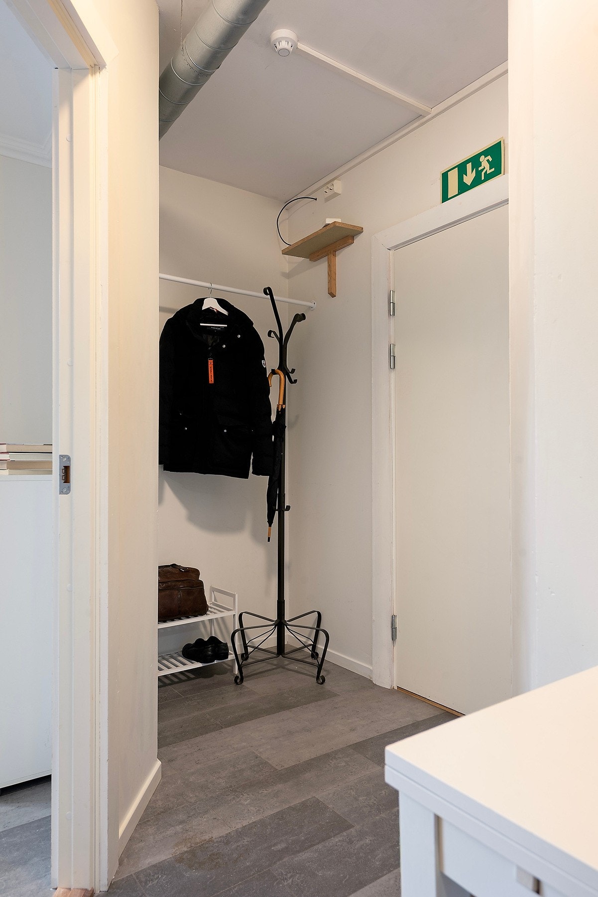 I entreen har du plass til å sette inn garderobeskap for enkel og ryddig oppbevaring av yttertøyet Galleribilde