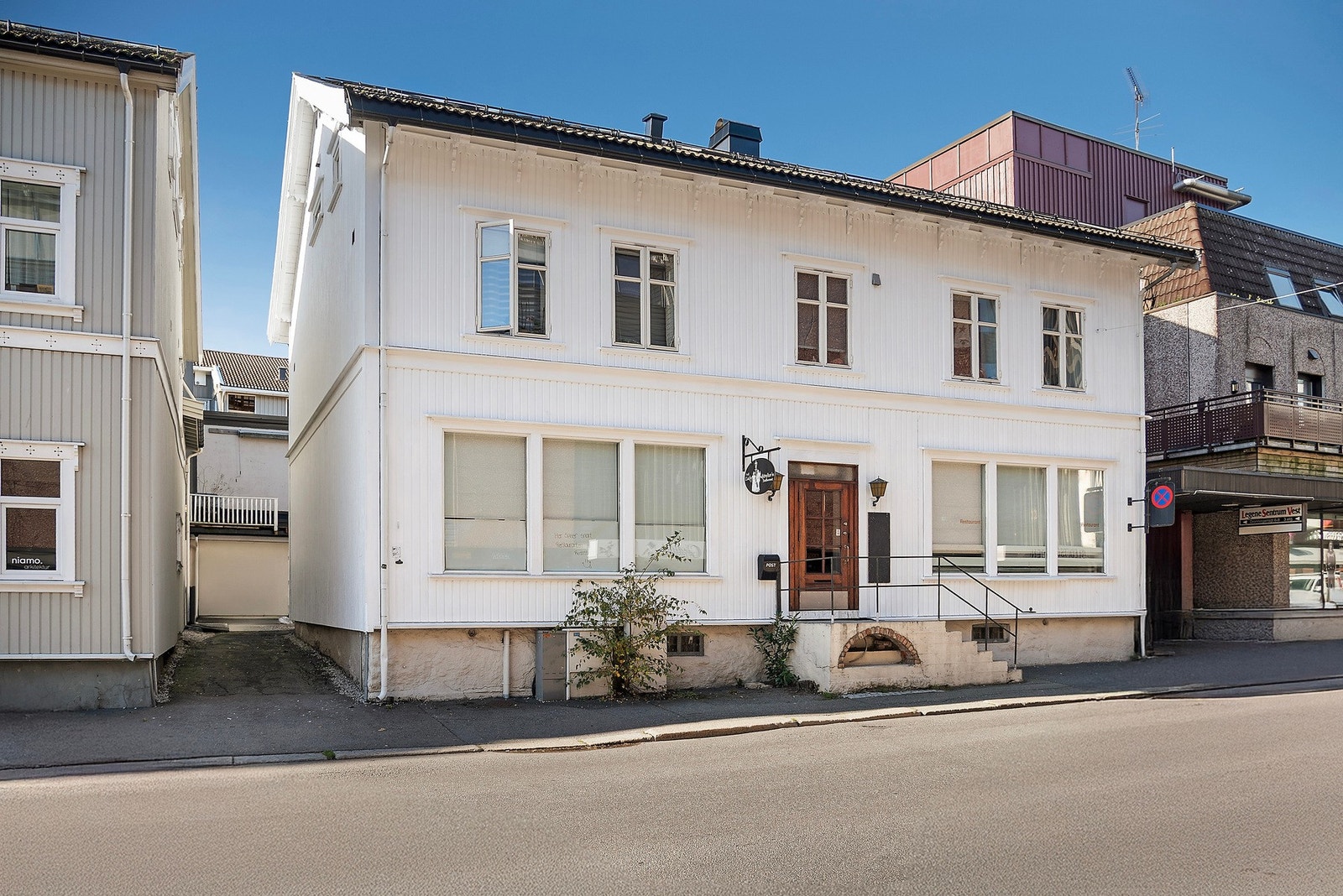 Jan Berg og EIE Eiendomsmegling ønsker velkommen til Dronningens gate 4a
Foto Kvalie Borge Galleribilde