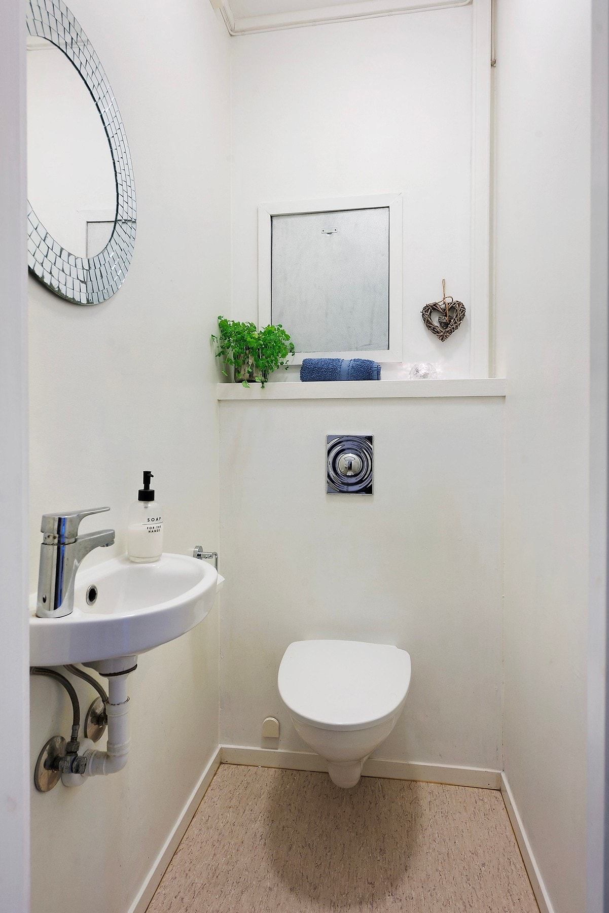 Du har også separat gjestetoalett i tilknytning til entreen Galleribilde