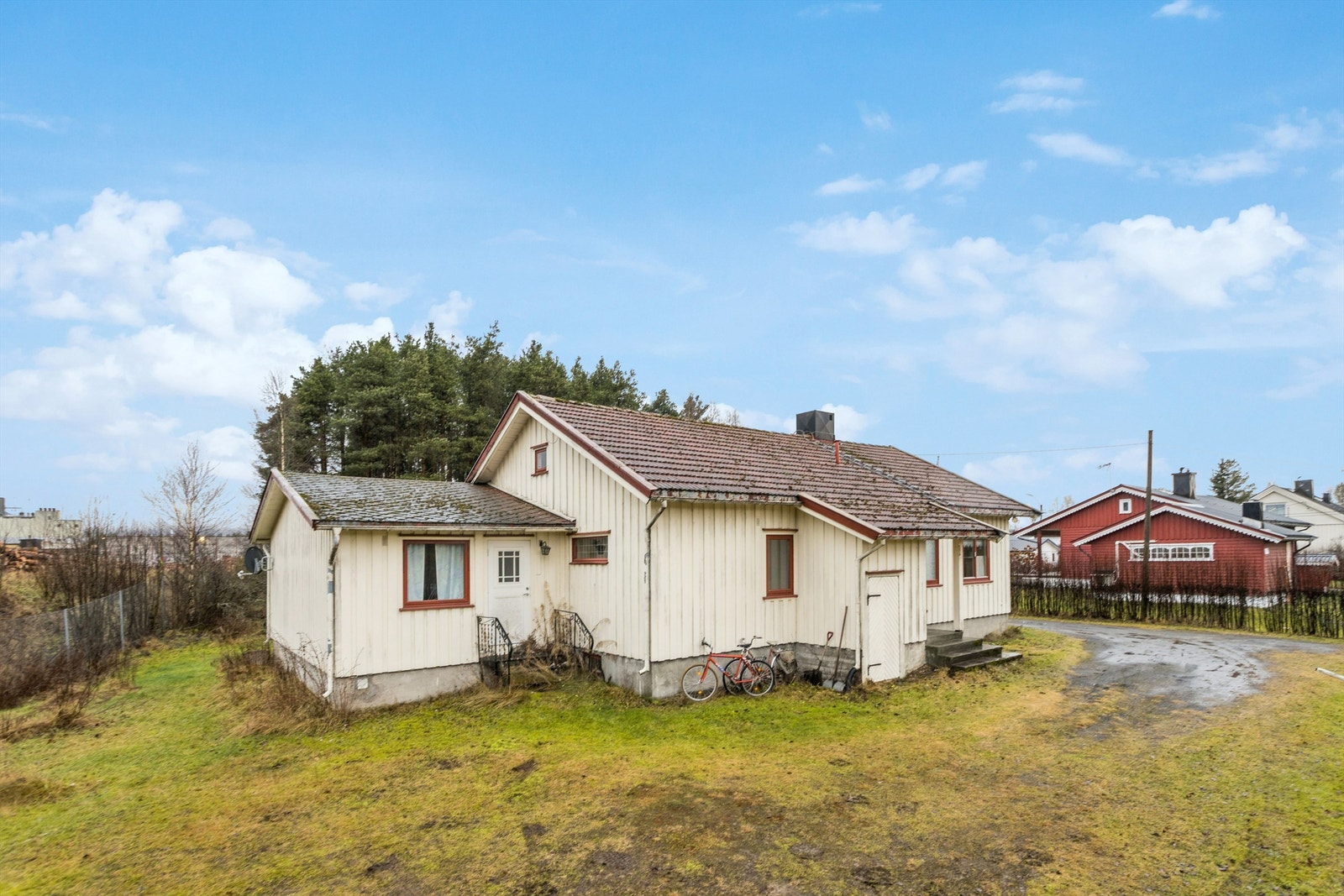 Eiendommen ligger i et etablert og rolig boligområde. Galleribilde