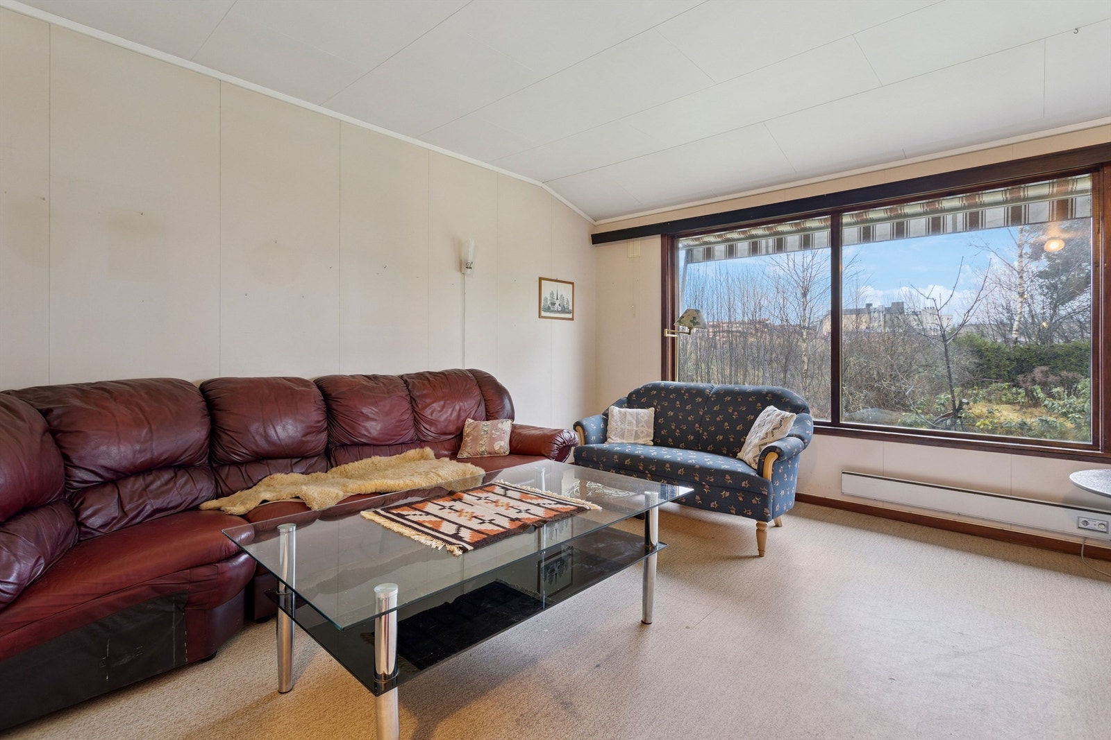 Boligen har flere stuer, som gir fleksible møbleringsmuligheter. Galleribilde