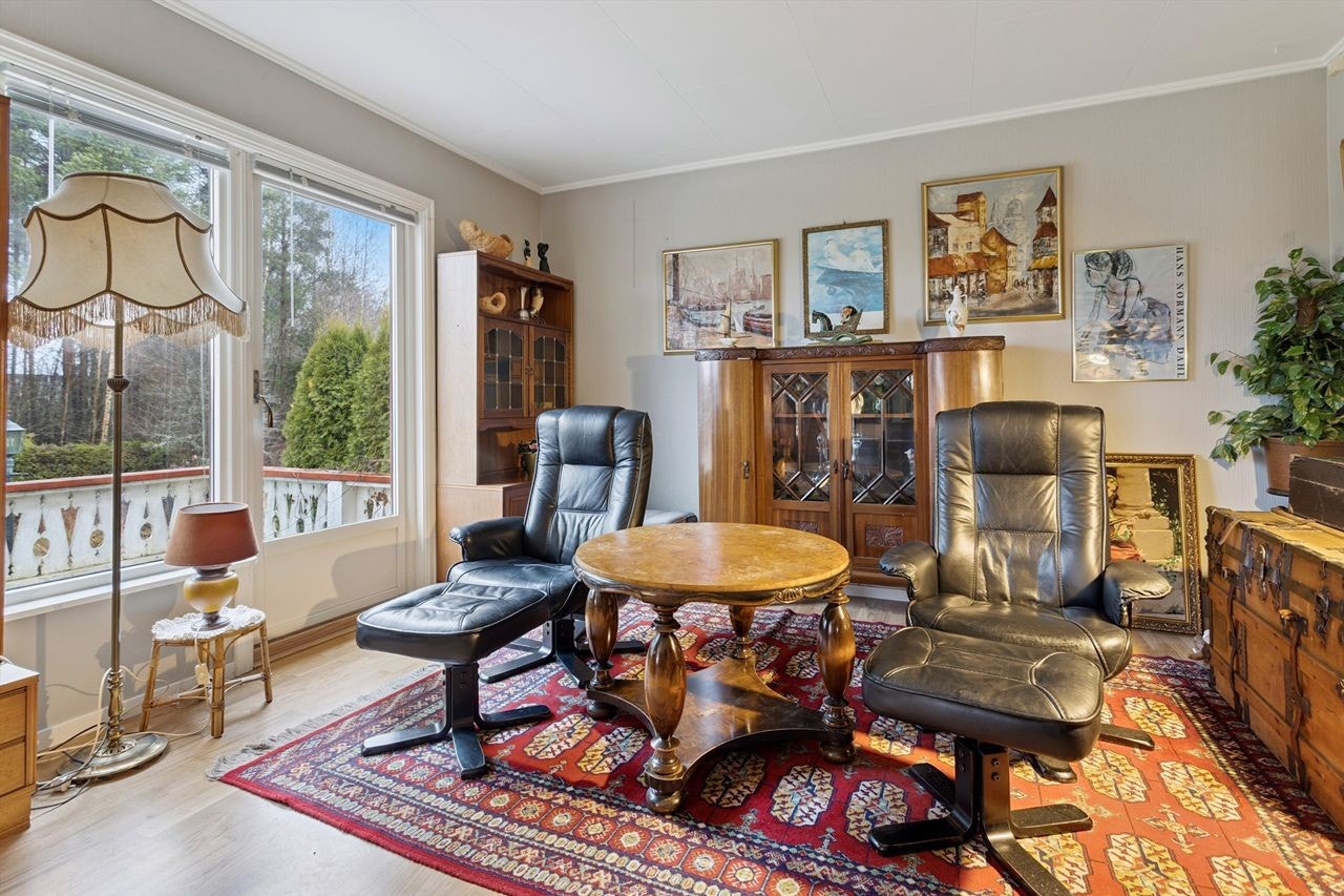 Fra stuen er det direkte utgang til den dels overbygde terrassen. Galleribilde