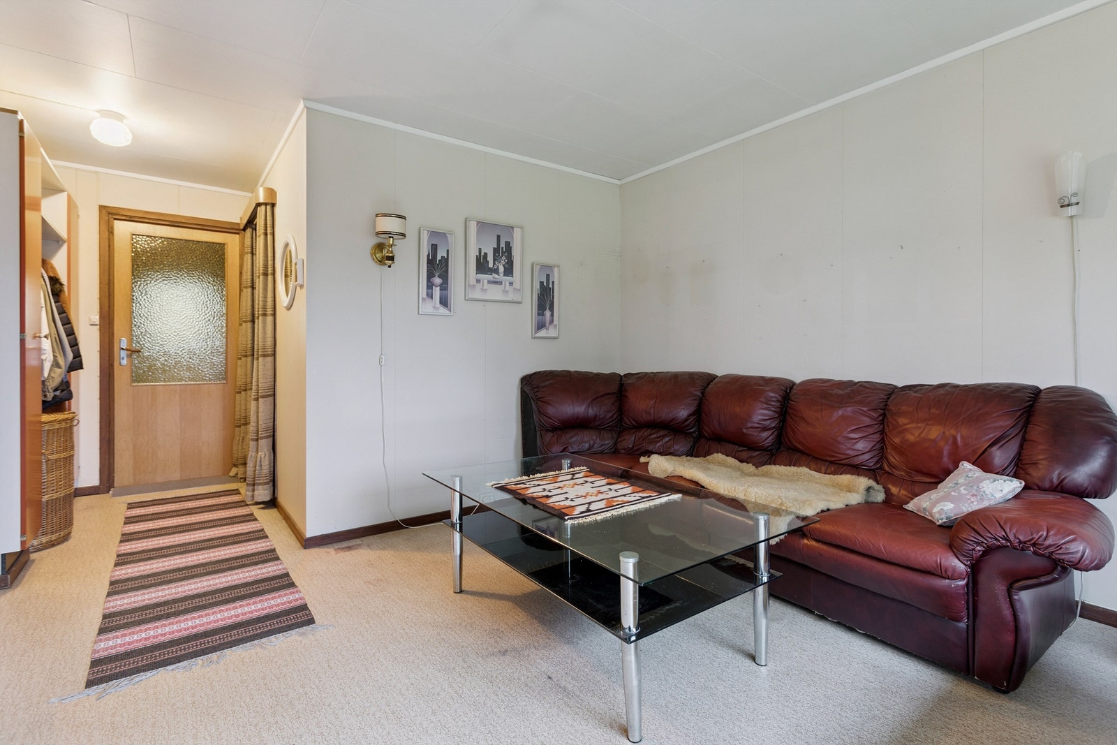 Denne stuen ligger i tilknytning til det ene inngangspartiet i tilbygget. Galleribilde