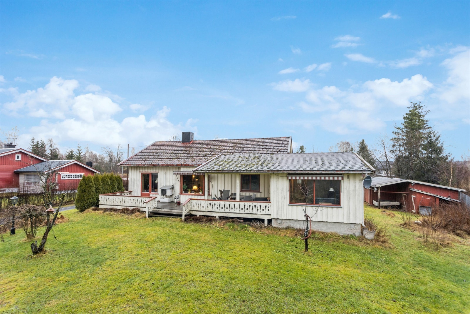 Boligen har en stor, vestvendt terrasse på 34 m² som blir et naturlig samlingspunkt. Galleribilde