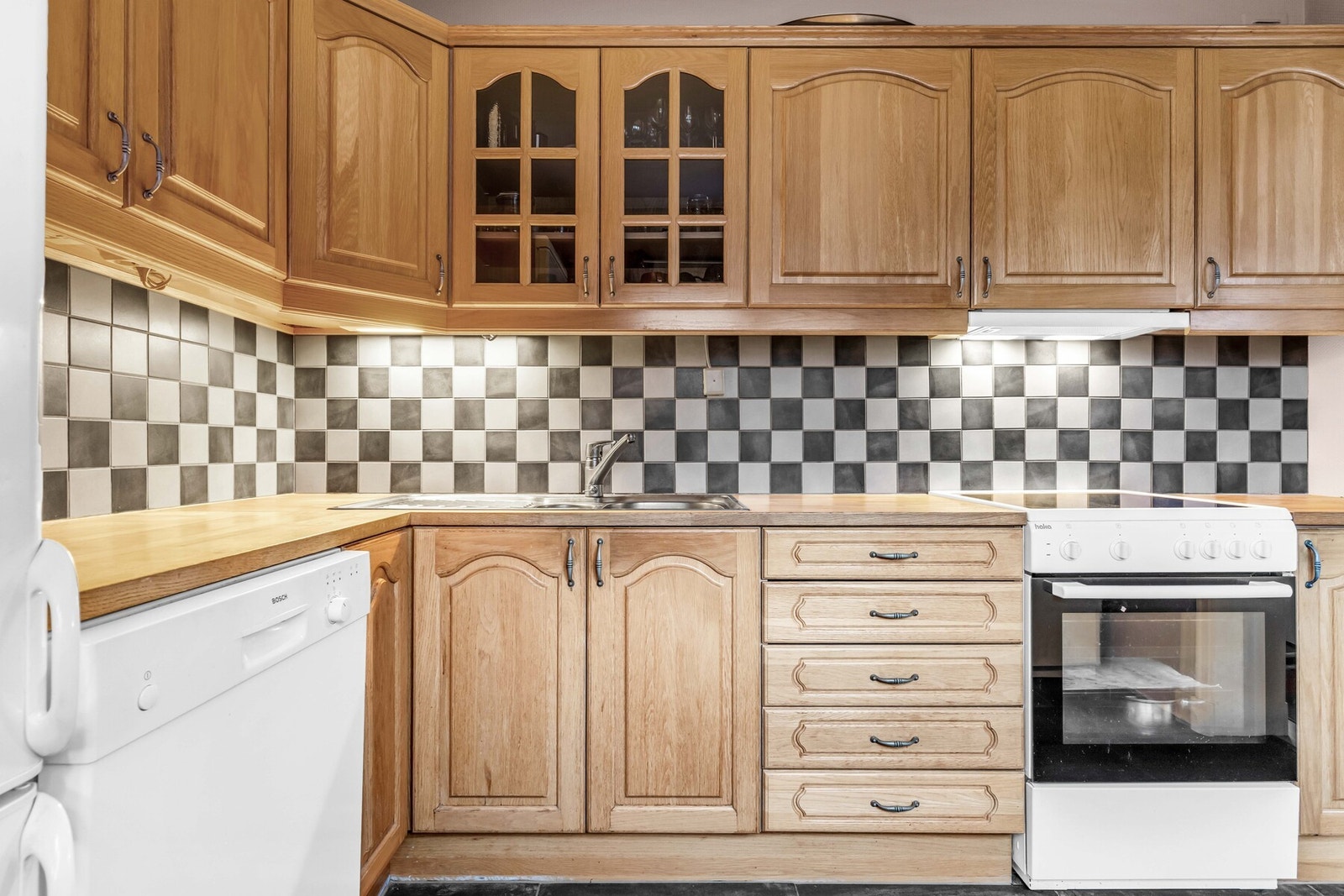 Kjøkkenet har en takhøyde på ca. 2,5 meter. Galleribilde