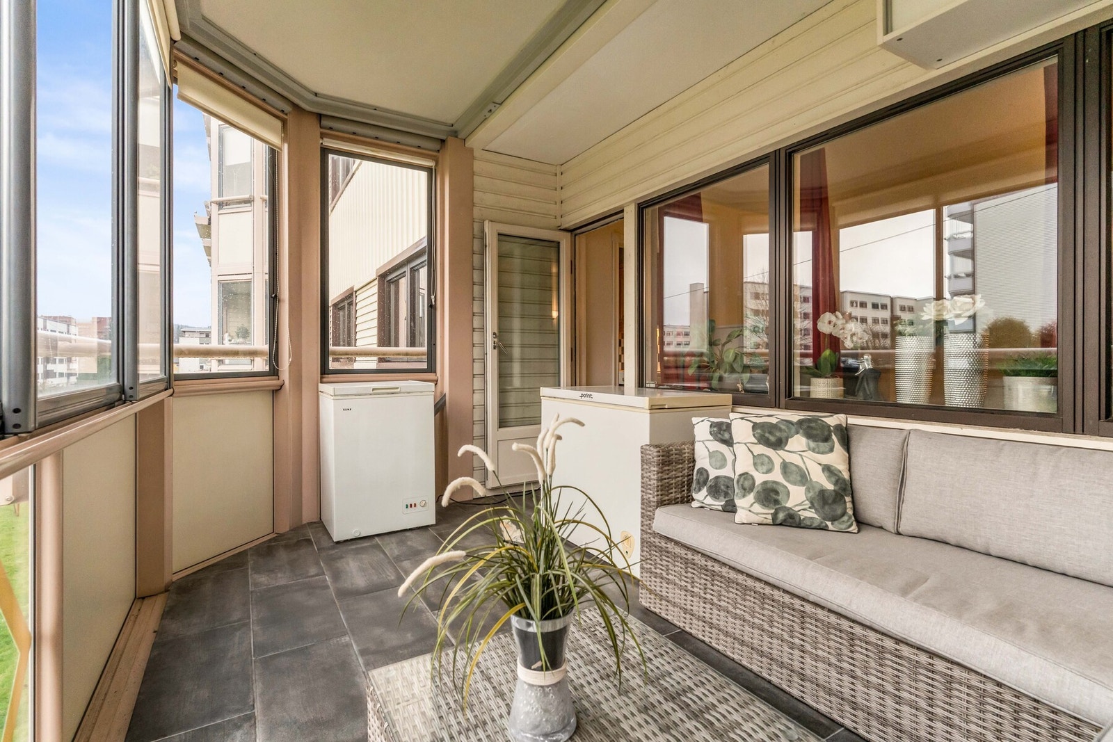 Leiligheten ligger i 2 etasje, har en praktisk planløsning og ligger i et rolig område. Galleribilde