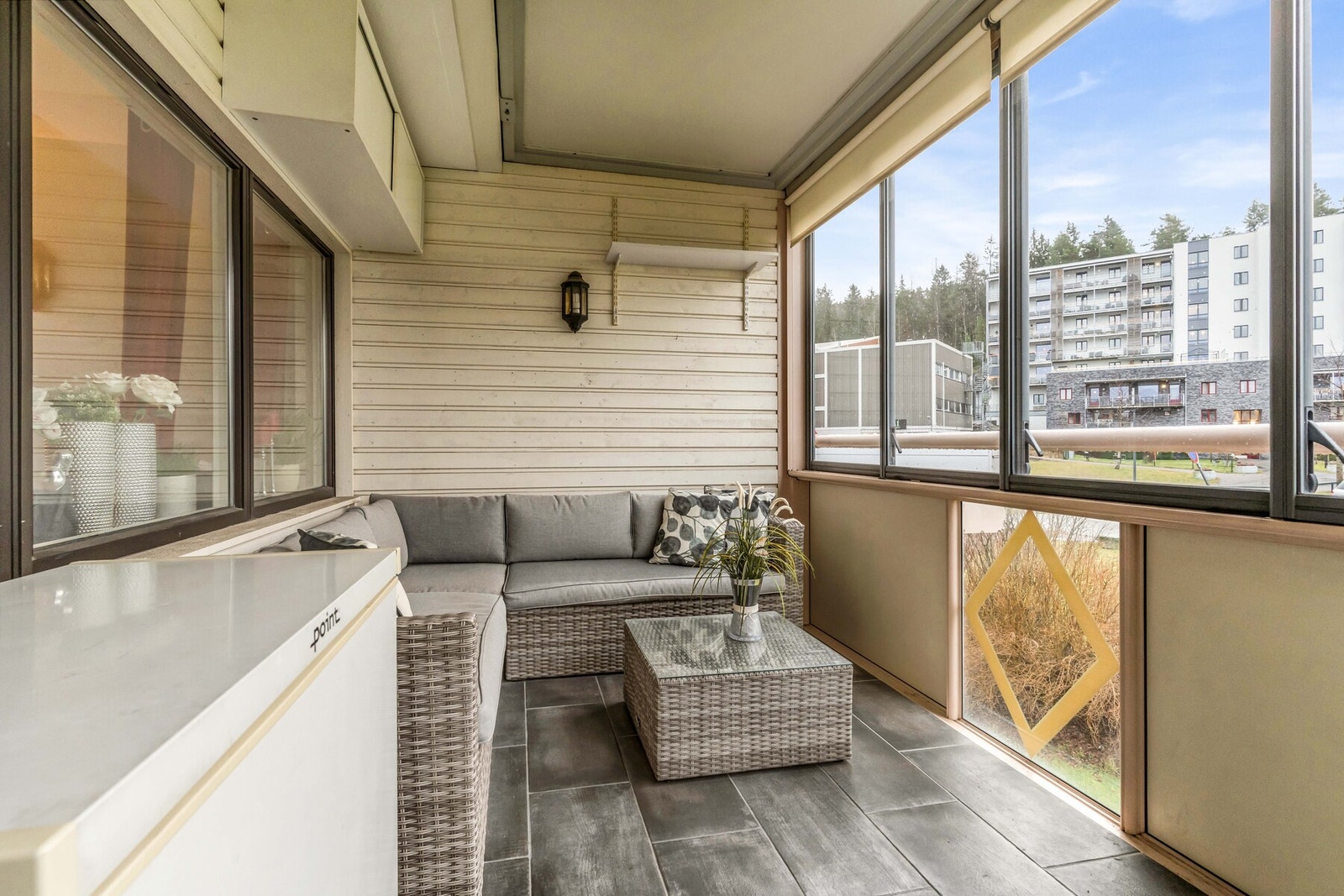 Fra stuen er det adkomst til en nydelig vinterhage. Galleribilde