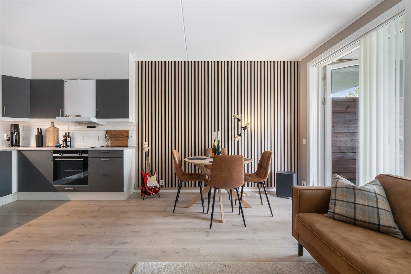 Luftig og åpen Stue/Kjøkken løsning. Galleribilde