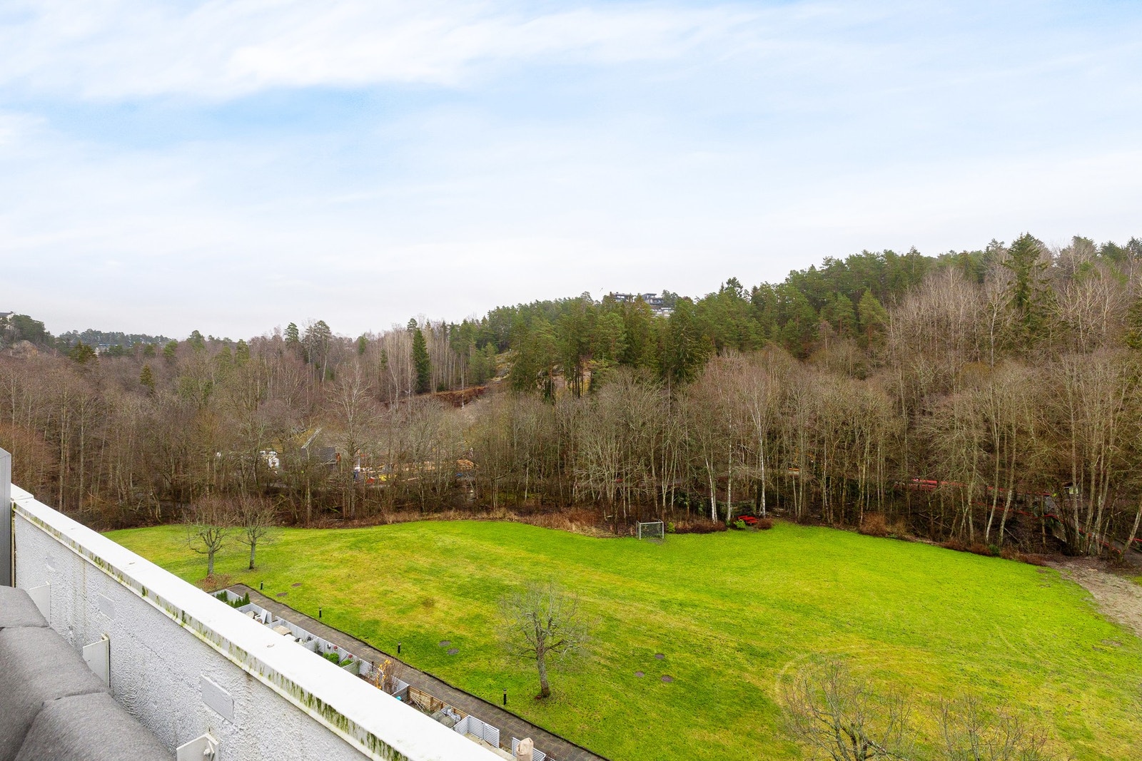 Her får du fritt utsyn mot Liadalen og Ljanselva, uten gjenboere og med svært begrenset innsyn. Galleribilde