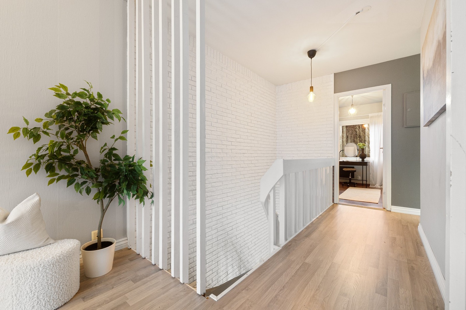 Gulvene i stue og på kjøkken ble skiftet i 2025. Galleribilde