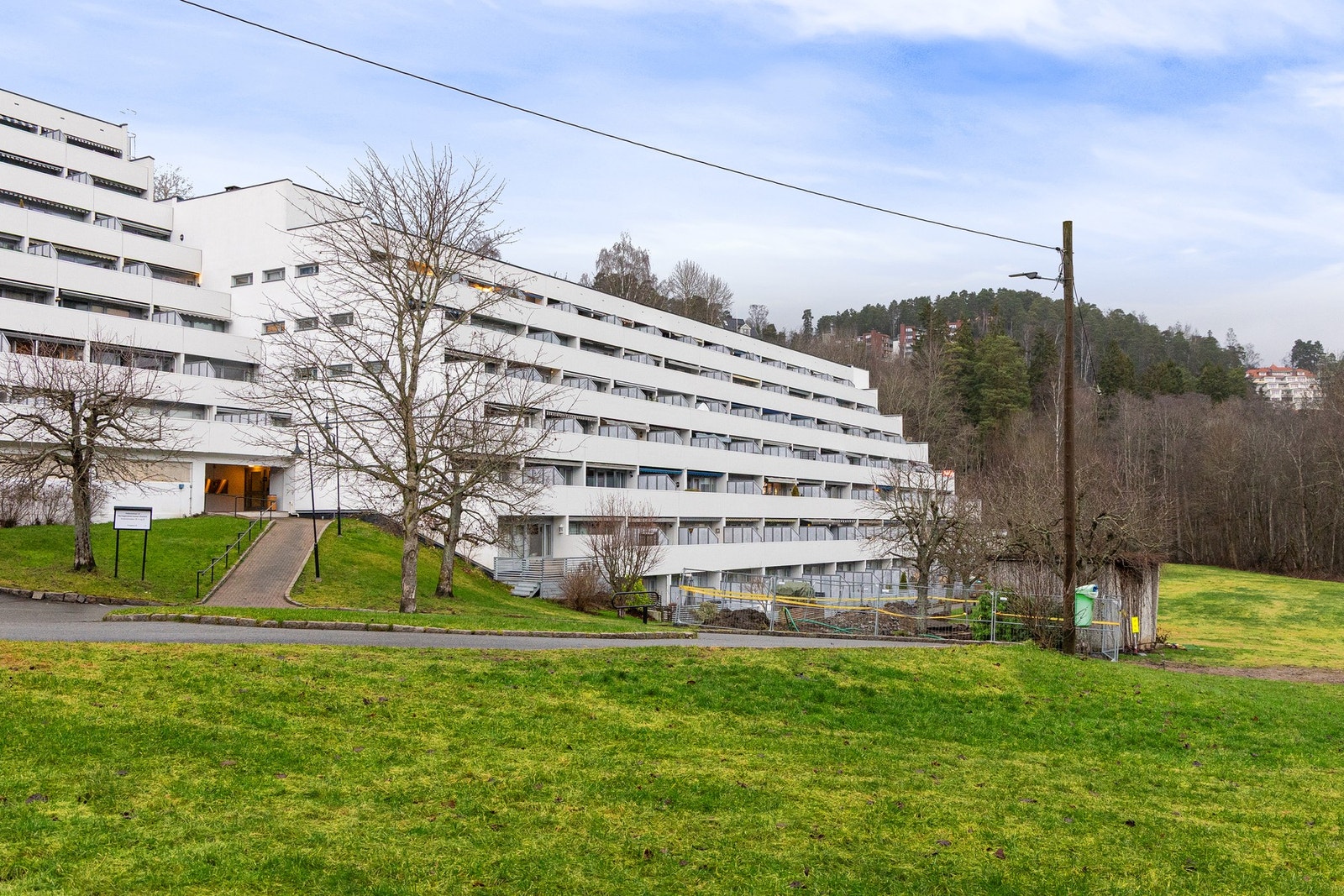 Flytt rett inn i et hjem som kombinerer komfort og naturskjønne omgivelser. Galleribilde