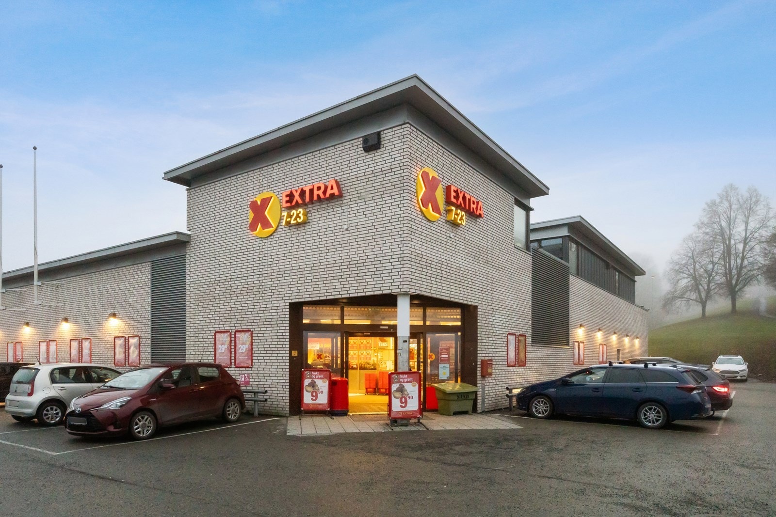 Dagligvarebutikk er nærmeste nabo. Galleribilde