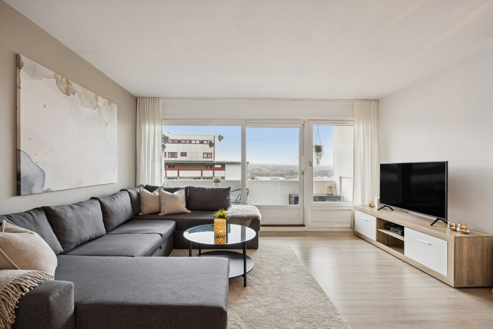 Gode vindusflater sørger for at rommet får godt med naturlig lys. Galleribilde