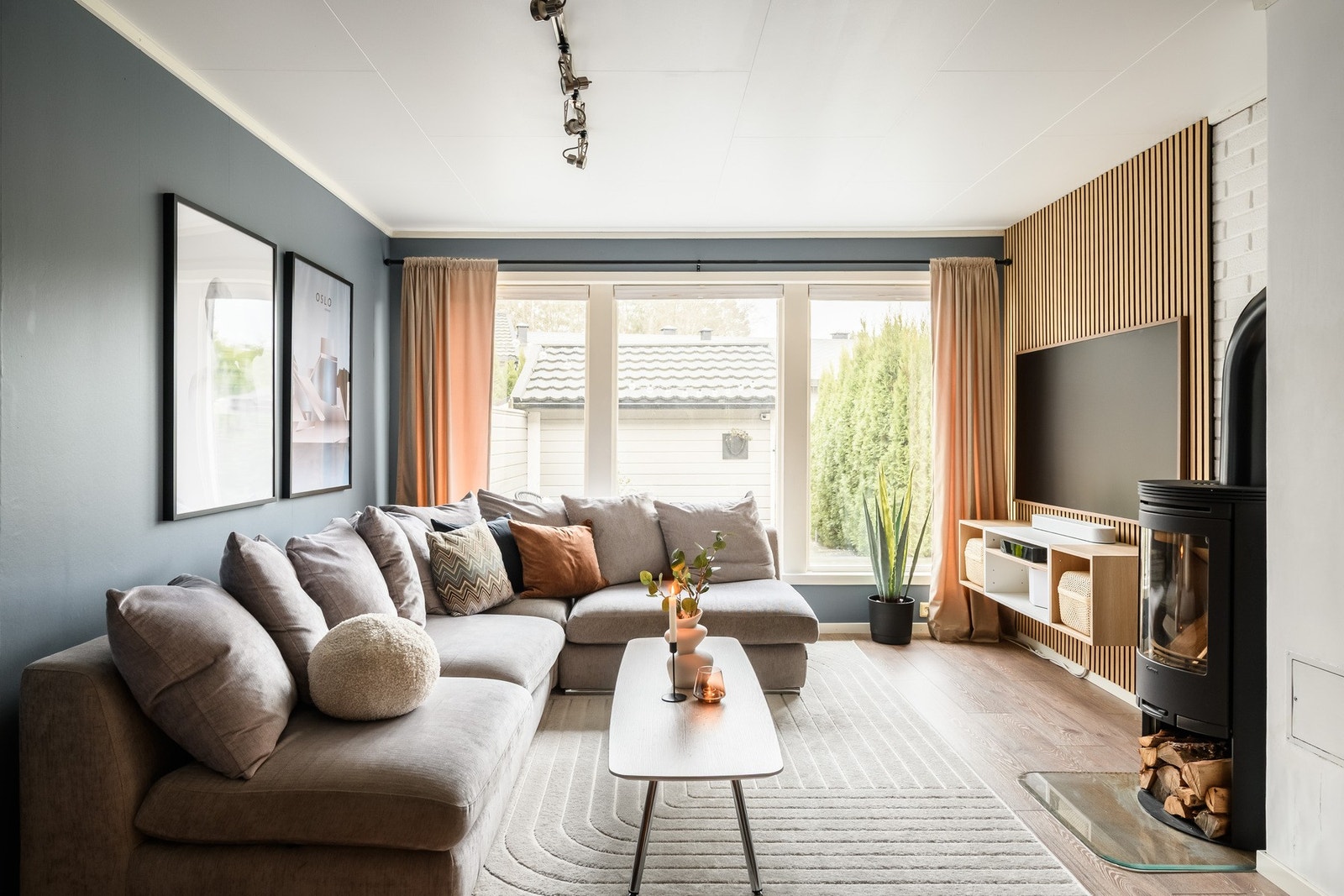 Et familievennlig ende rekkehus over to plan med en praktisk og god planløsning. Galleribilde