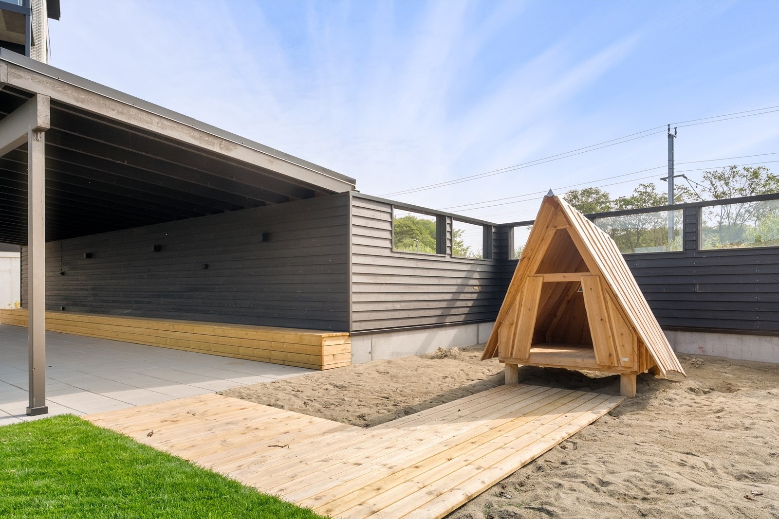 Fellesområde med gapahuk og lekeplass Galleribilde