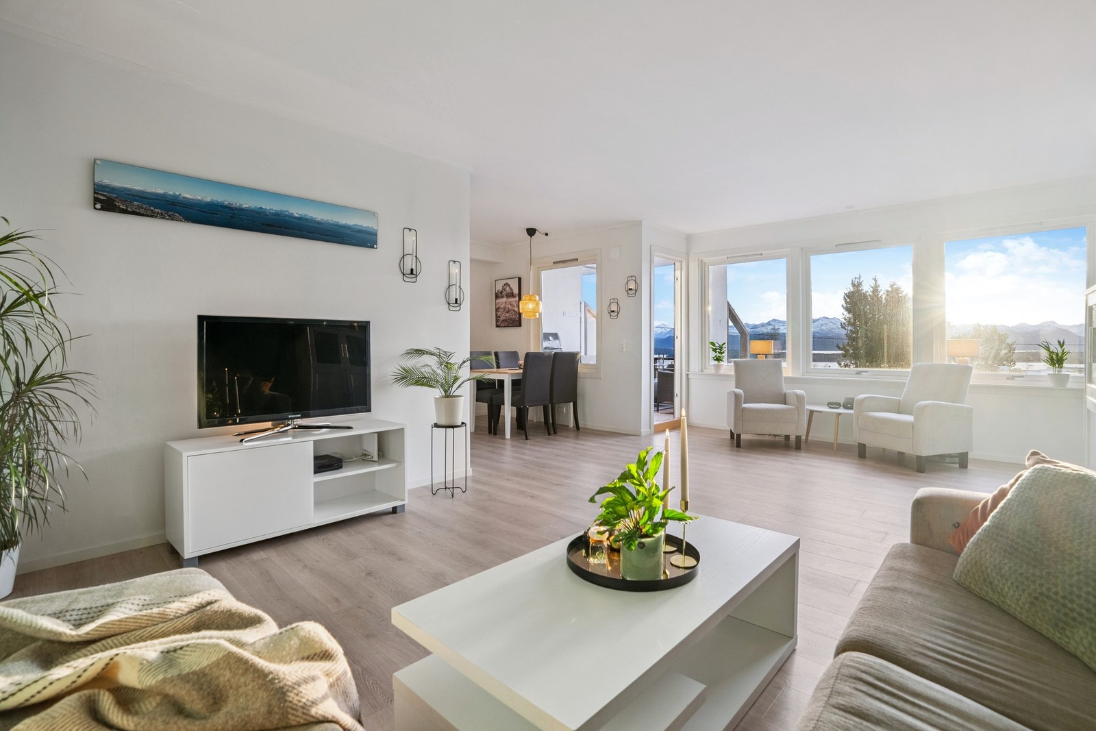 Velkommen til Løkenvegen 21 - Aleksander Fagerlund v/ EiendomsMegler 1 (Foto: Jay Maturan v/ EFKT) Galleribilde