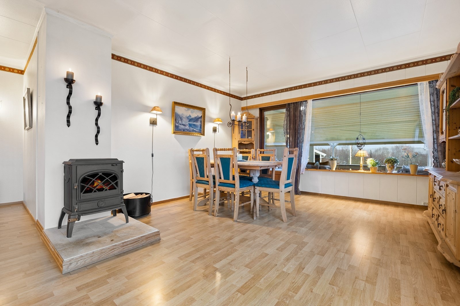 Stue med utgang til terrasse. Galleribilde